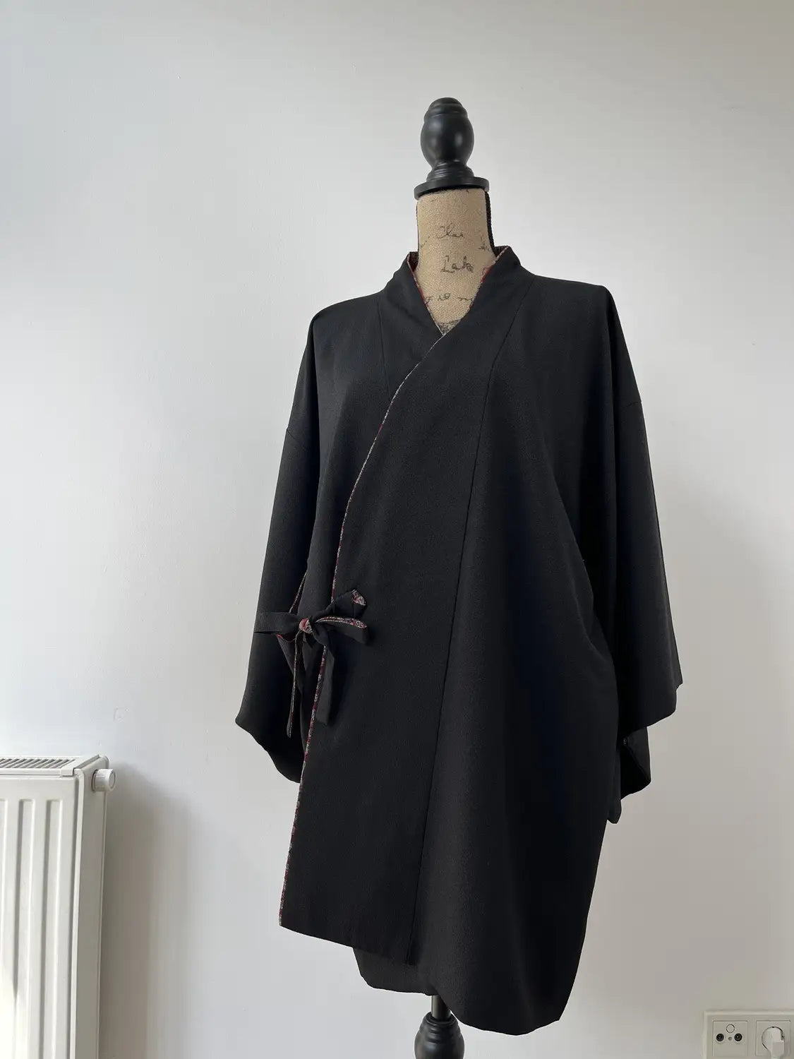 Vintage Short kimono - Black & Sarasa Pattern -