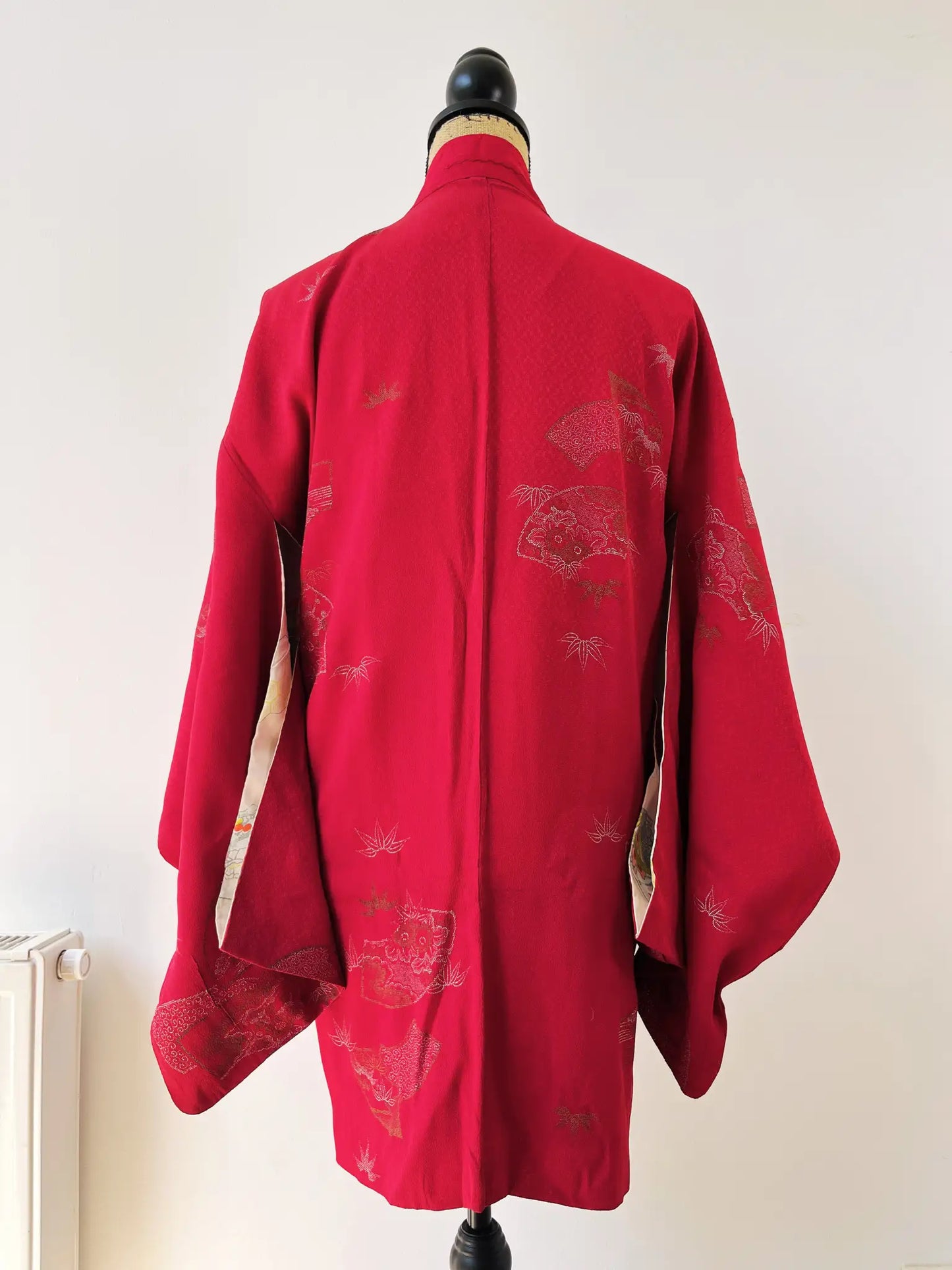Vintage kleur Haori - Rode waaier met Sho-tiku-bai -