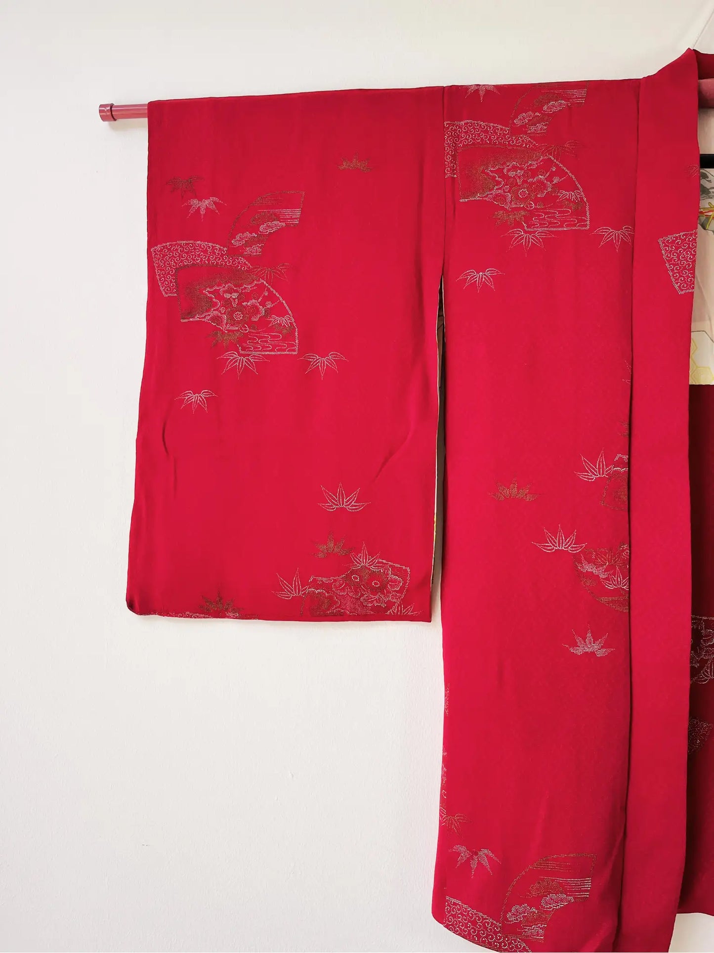 Vintage kleur Haori - Rode waaier met Sho-tiku-bai -