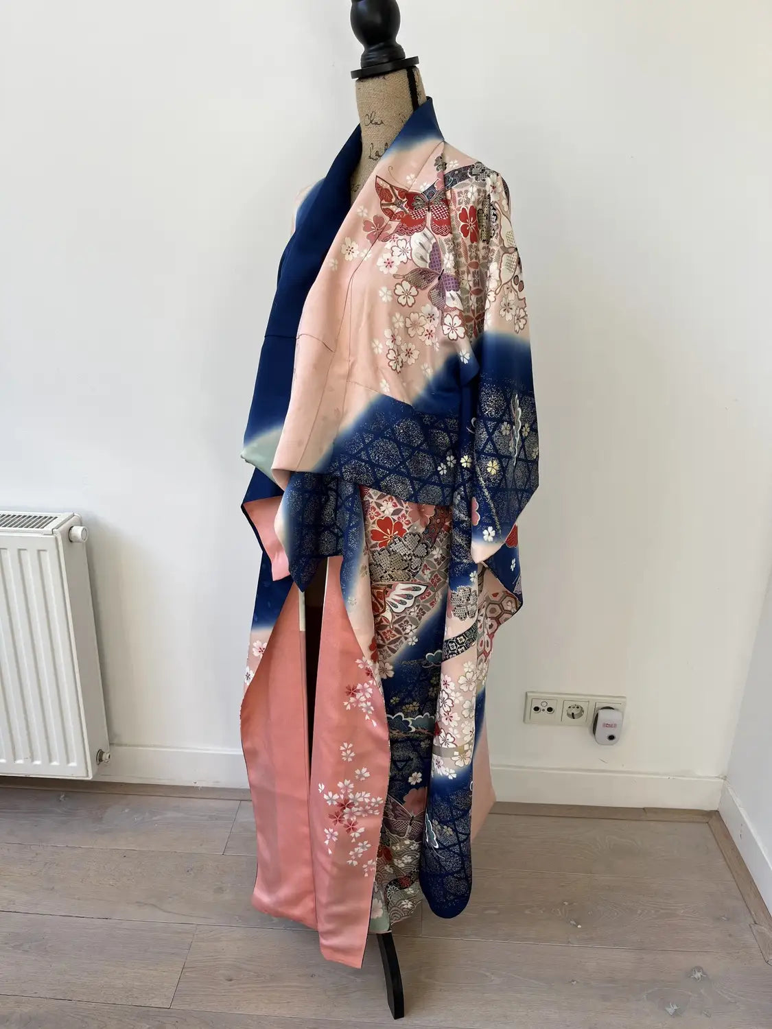 Vintage Furisode – Kirschblüten und Schmetterlinge in der Milchstraße – Halleluja original arrangiert