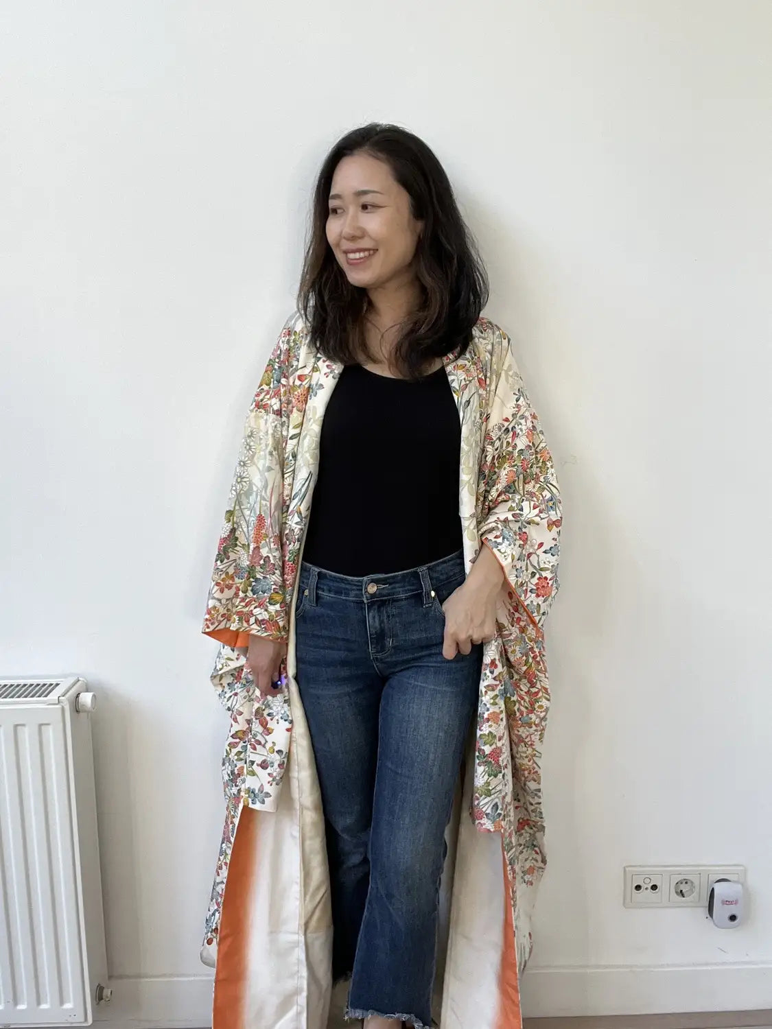 Vintage Furisode - Cremeweiße Blumen in Katazome-Färbung -