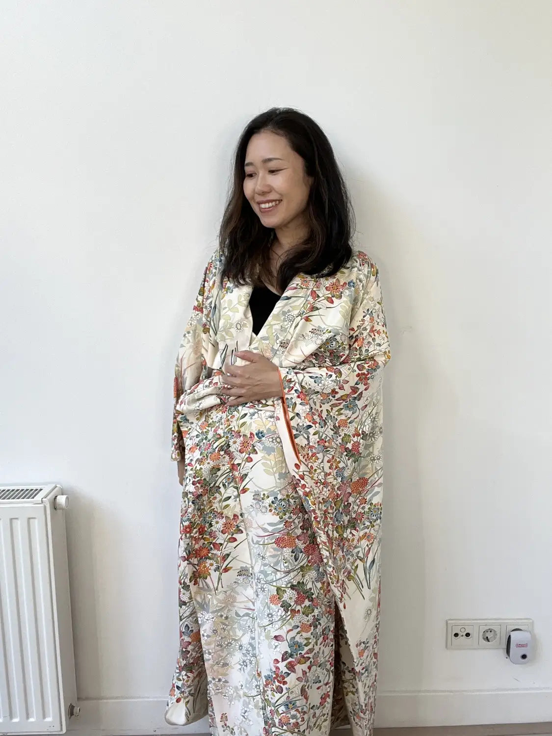 Vintage Furisode - Cremeweiße Blumen in Katazome-Färbung -