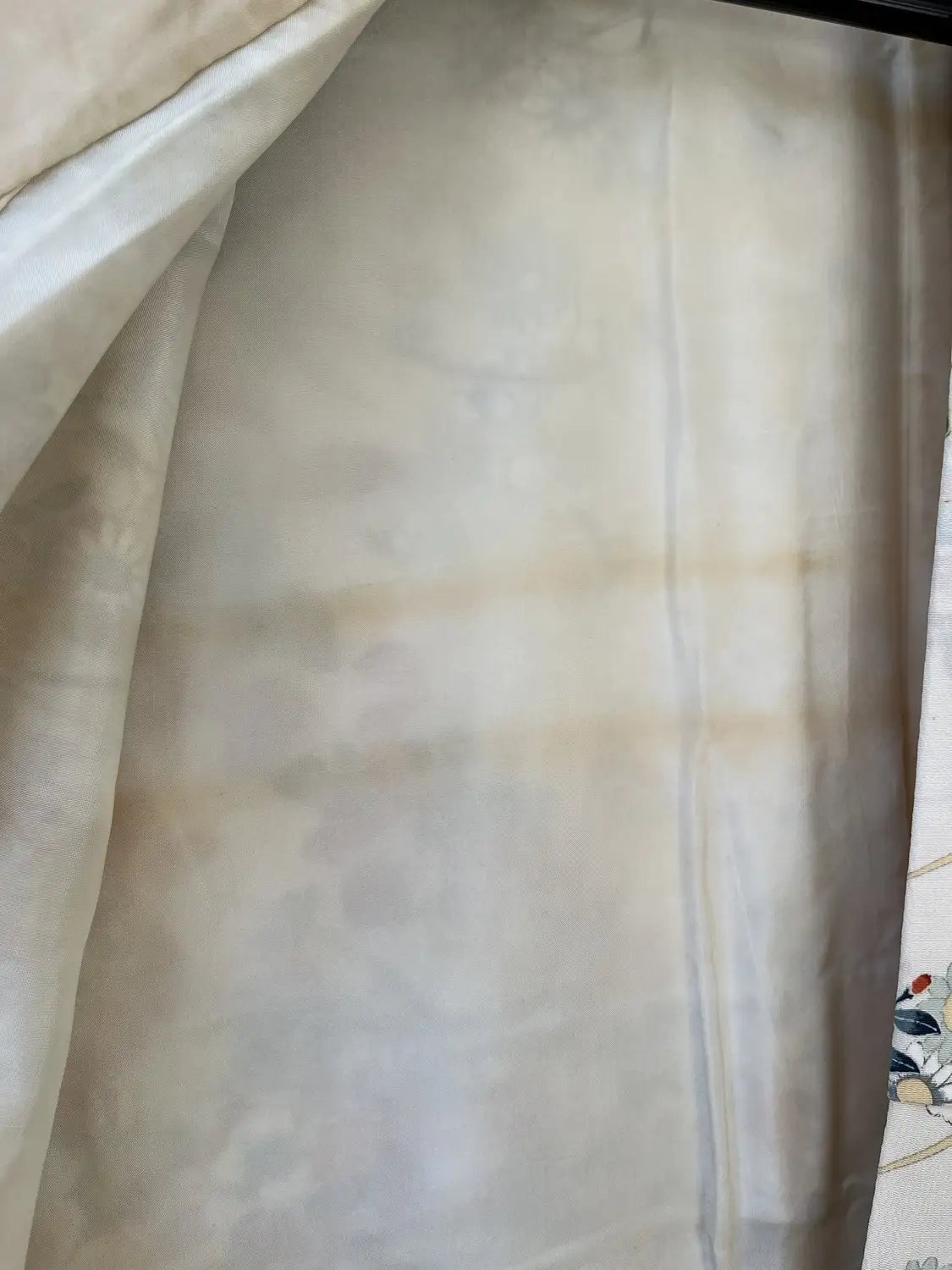 Vintage Furisode - Cremeweiße Blumen in Katazome-Färbung -