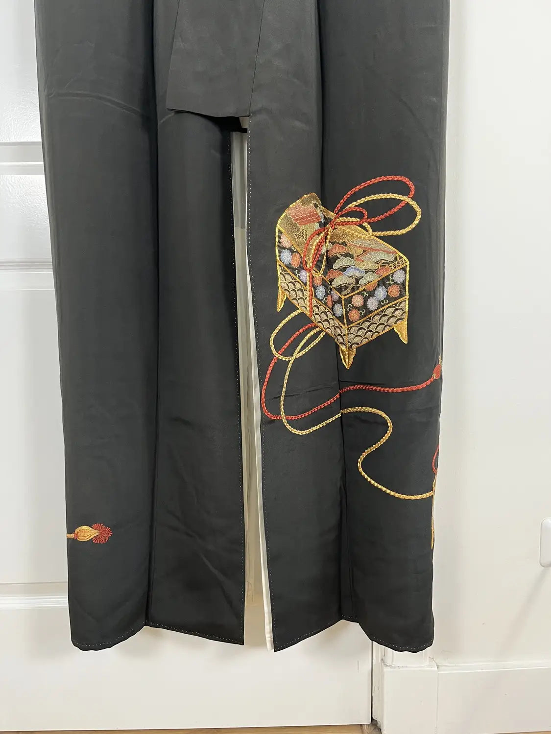 Vintage black tomesode - The Embroidered Scent Box -