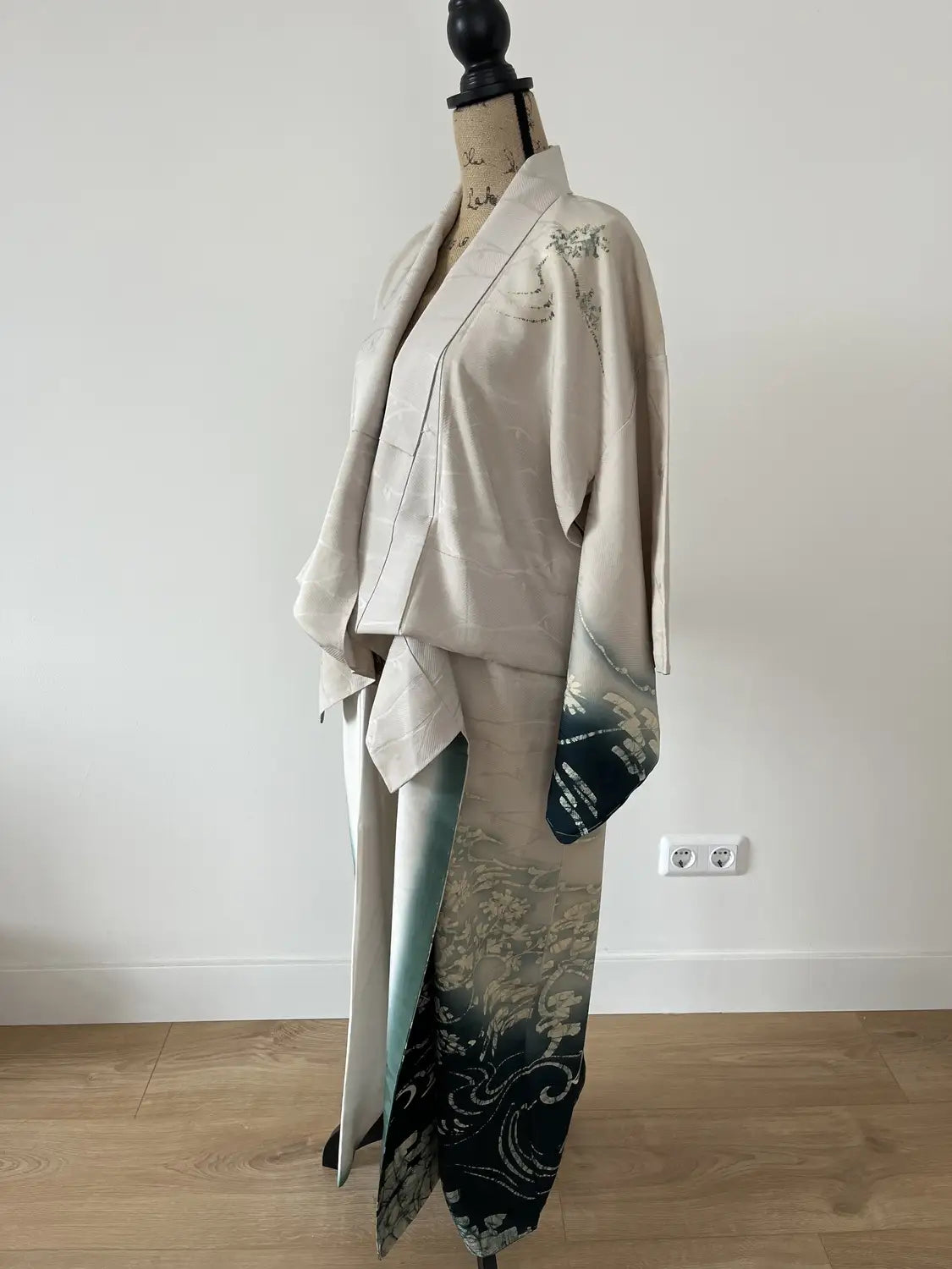 Vintage Homongi kimono - Wabi-sabi Japanese Waterside landscape - Hallelujah original arrange