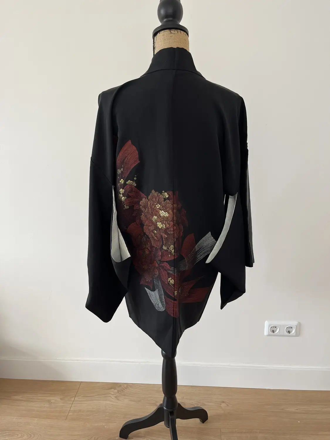 Vintage Black Haori - Graceful Petals -