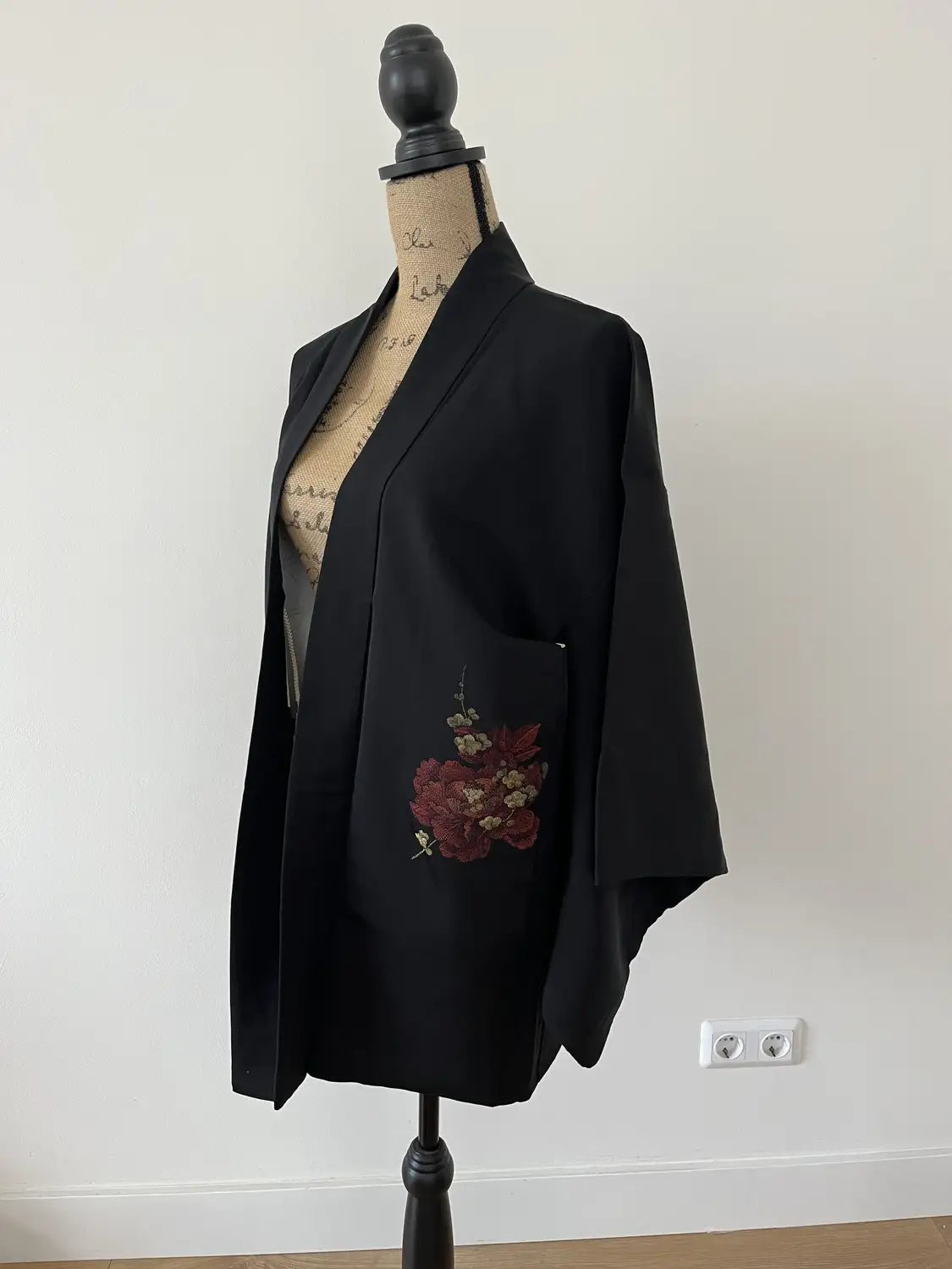 Vintage Black Haori - Graceful Petals -