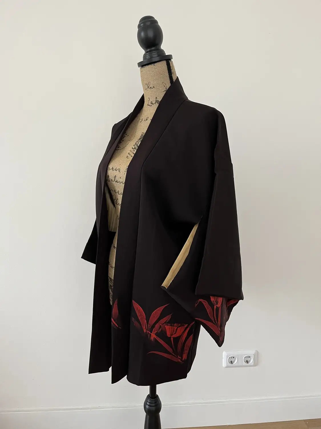 Haori noir vintage - Retour des tulipes pourpres -