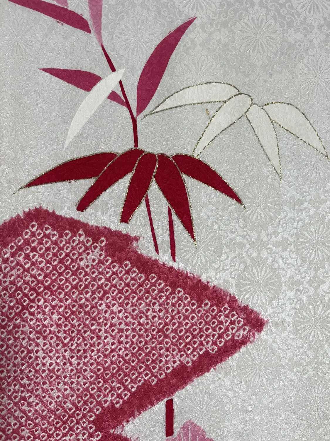 Vintage Furisode - White＆Red Kiku-bishi (Chrysanthemum Diamond Pattern) -