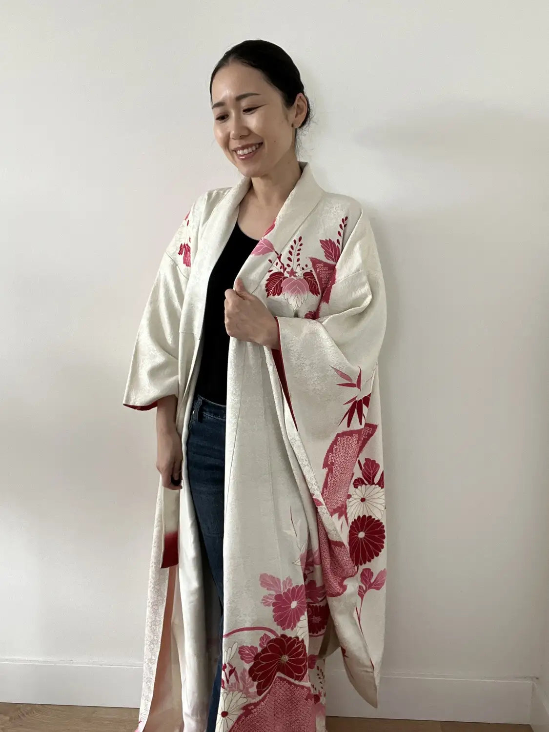 Vintage Furisode - White＆Red Kiku-bishi (Chrysanthemum Diamond Pattern) -