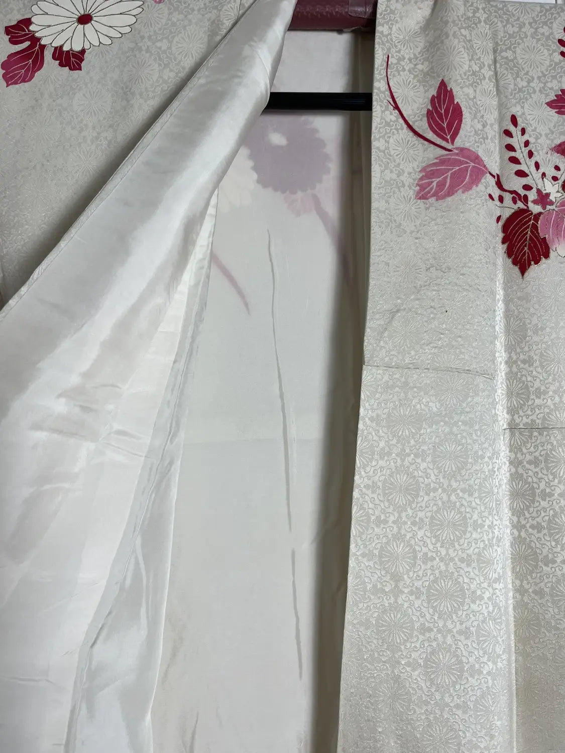 Vintage Furisode - White＆Red Kiku-bishi (Chrysanthemum Diamond Pattern) -