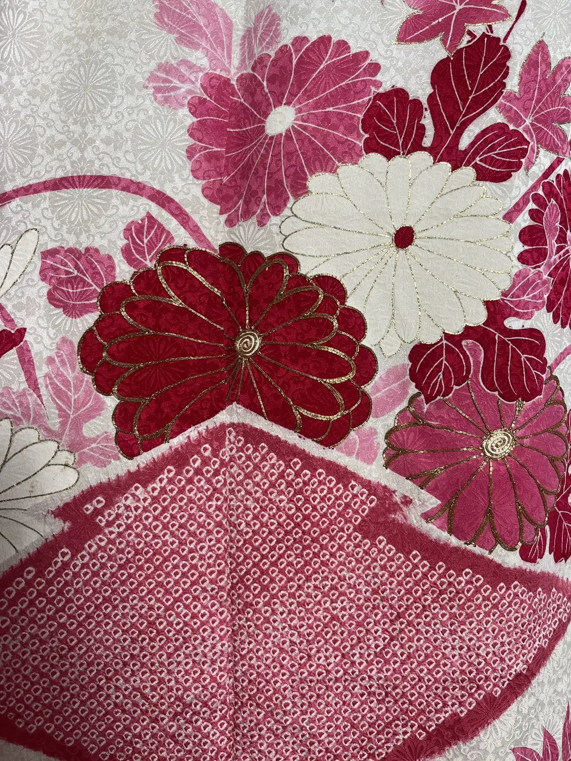 Vintage Furisode - White＆Red Kiku-bishi (Chrysanthemum Diamond Pattern) -