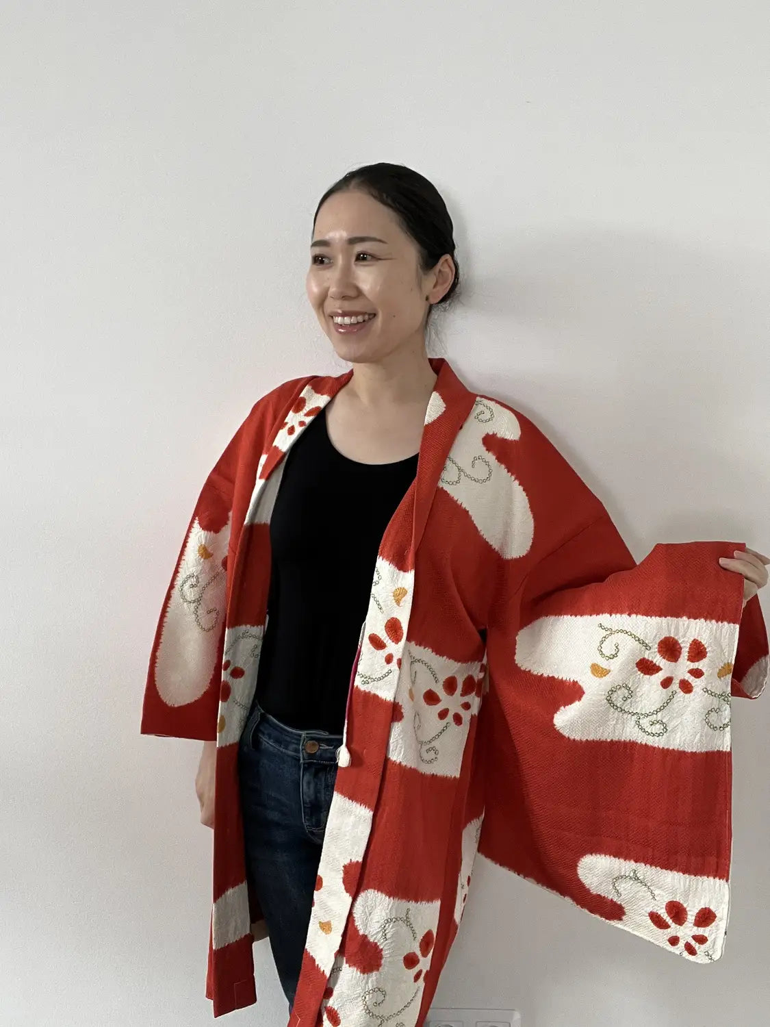 Vintage Color Haori - Red and White Drifting Clouds -