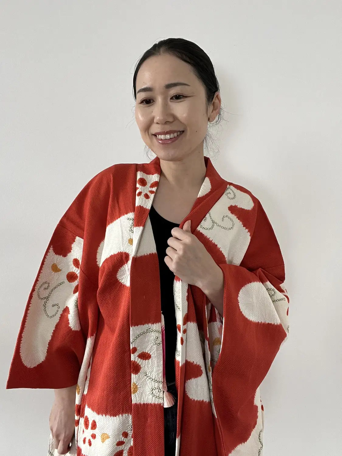 Vintage Color Haori - Red and White Drifting Clouds -