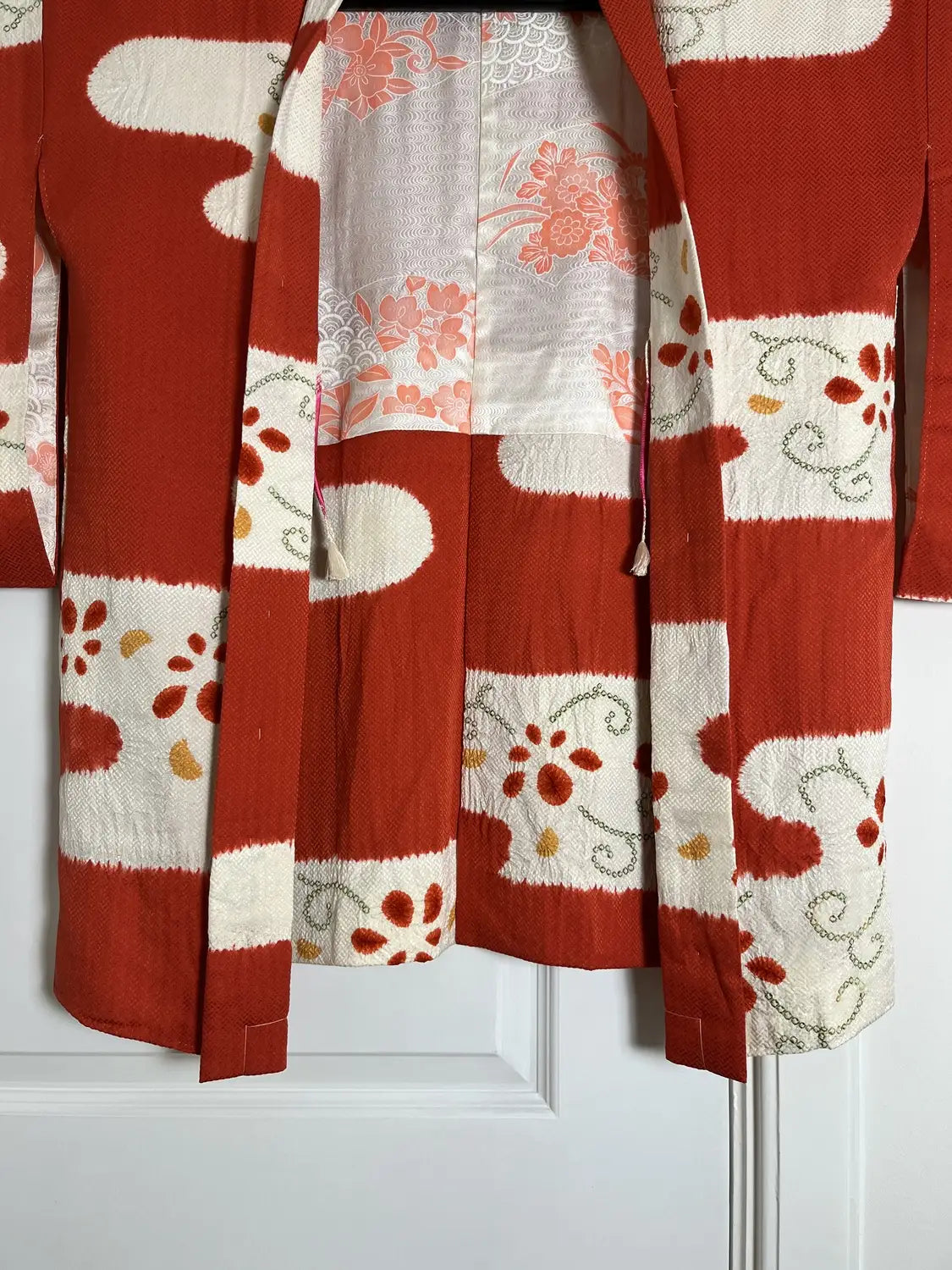 Vintage Color Haori - Red and White Drifting Clouds -