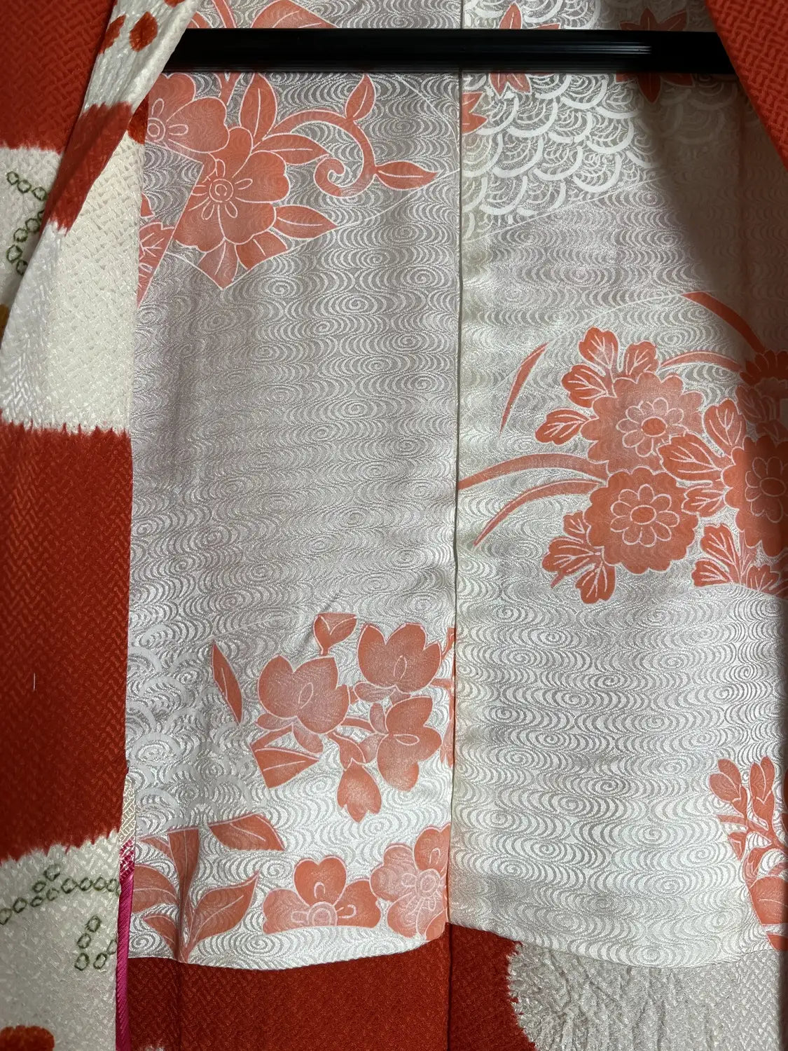 Vintage Color Haori - Red and White Drifting Clouds -