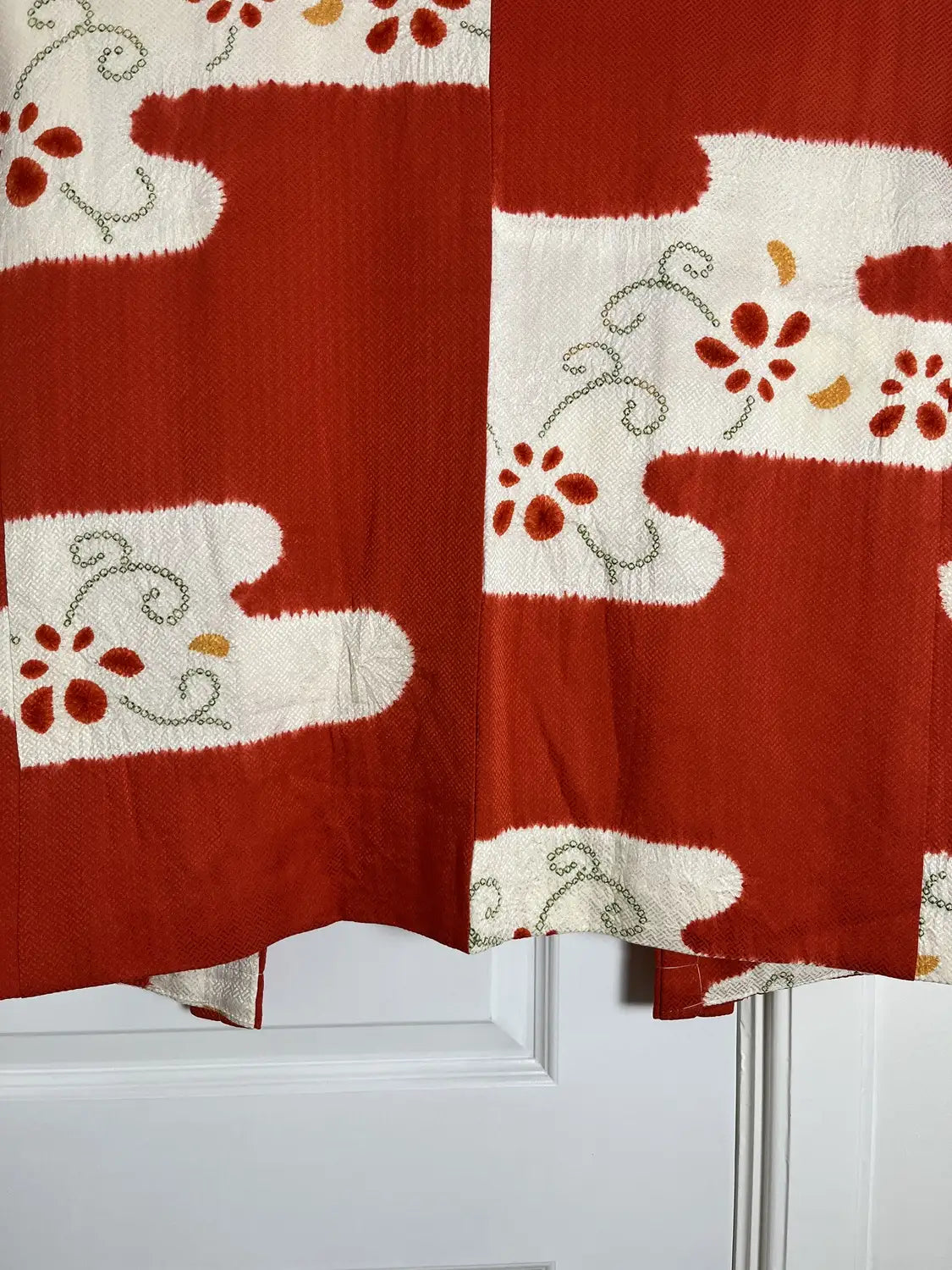 Vintage Color Haori - Red and White Drifting Clouds -