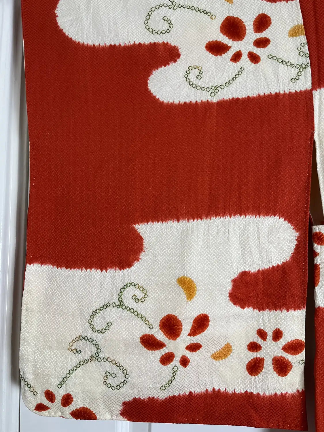 Vintage Color Haori - Red and White Drifting Clouds -
