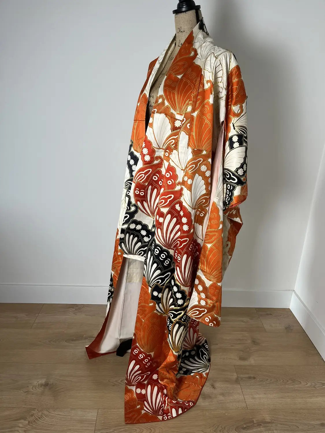 Vintage Furisode - white＆Brown  Butterfly effect -