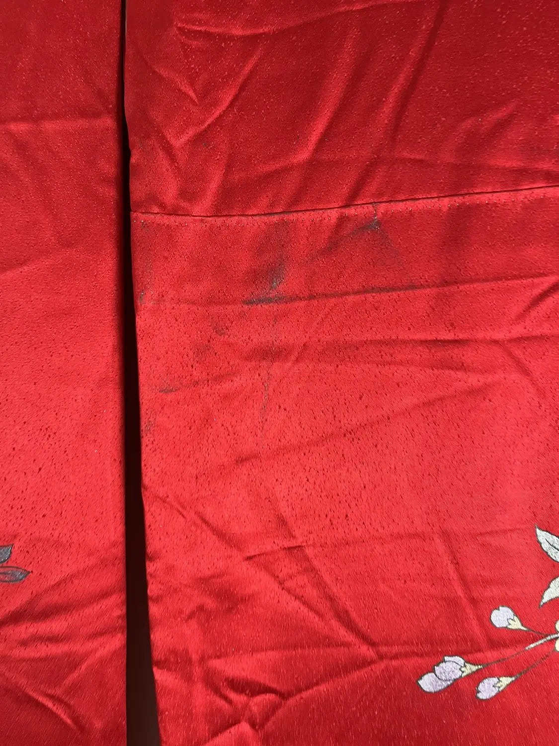 Furisode vintage - Fleurs de cerisier rouges avec une touche chinoise gracieuse -