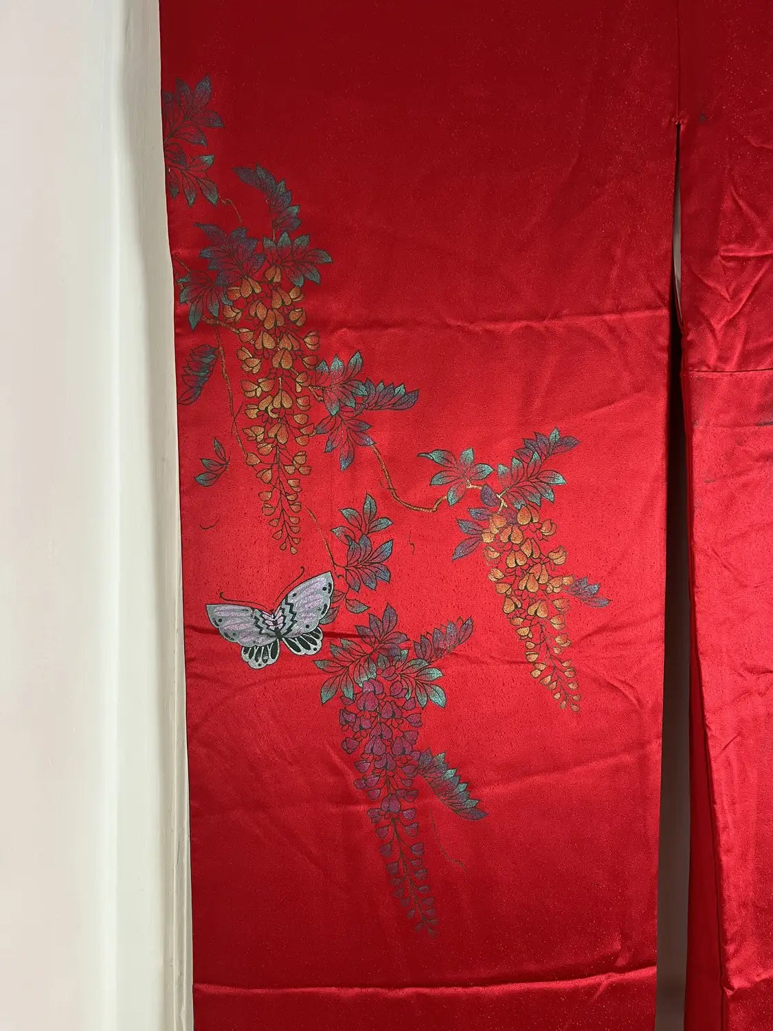 Furisode vintage - Fleurs de cerisier rouges avec une touche chinoise gracieuse -