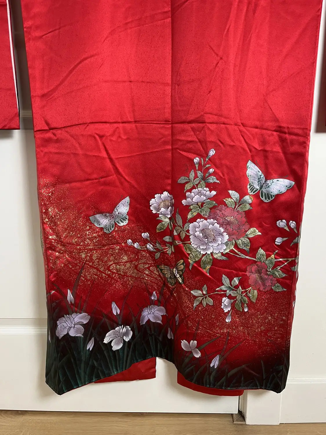 Furisode vintage - Fleurs de cerisier rouges avec une touche chinoise gracieuse -