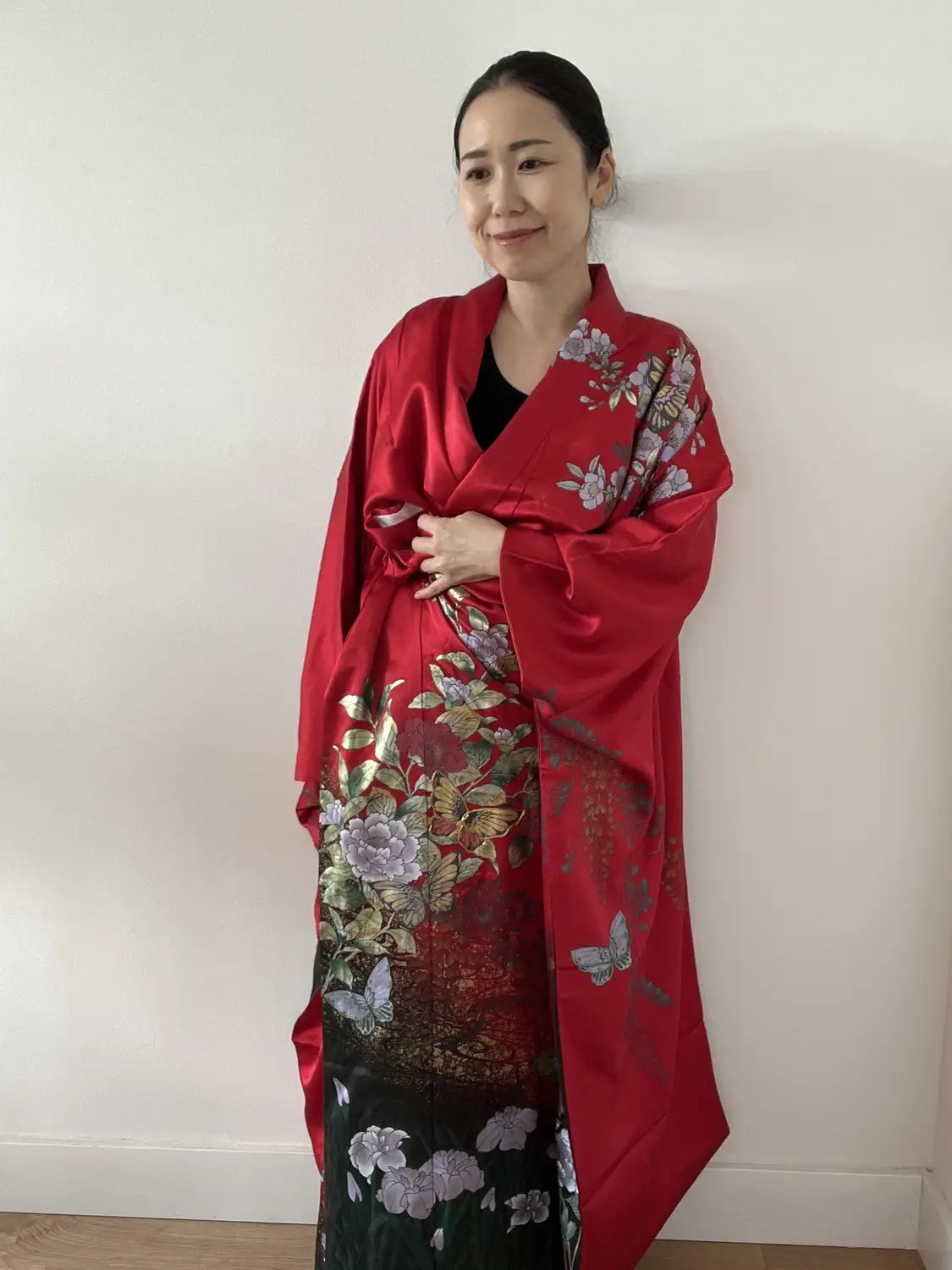 Furisode vintage - Fleurs de cerisier rouges avec une touche chinoise gracieuse -