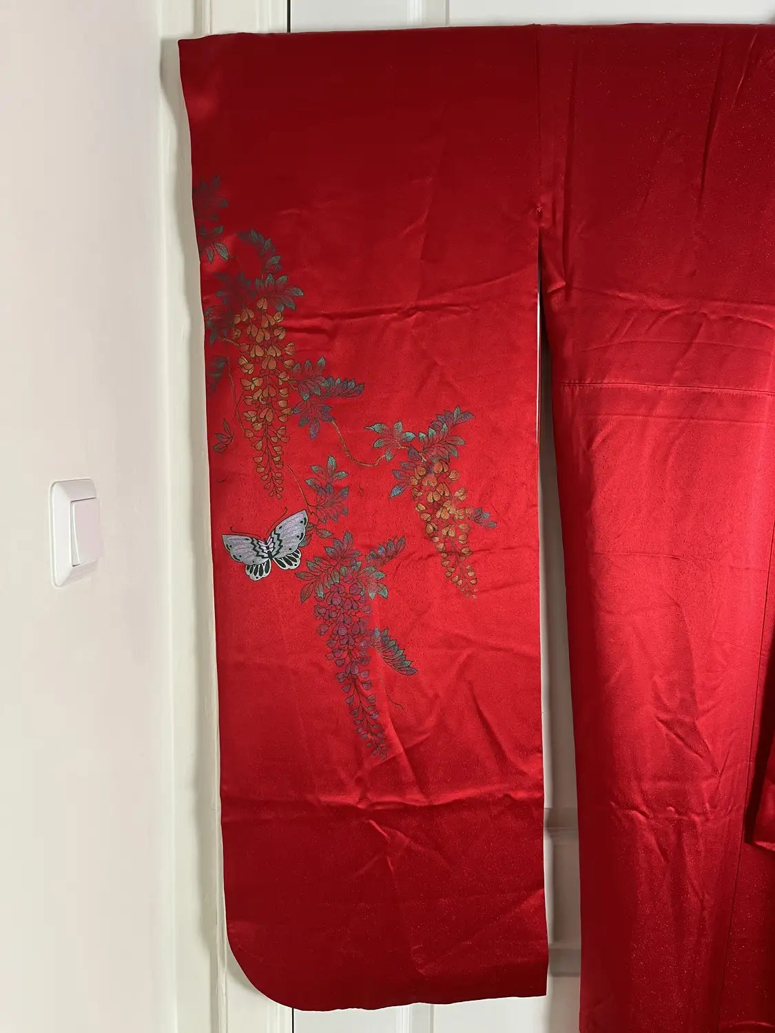 Furisode vintage - Fleurs de cerisier rouges avec une touche chinoise gracieuse -