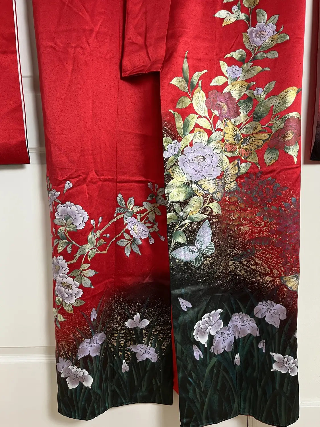 Furisode vintage - Fleurs de cerisier rouges avec une touche chinoise gracieuse -