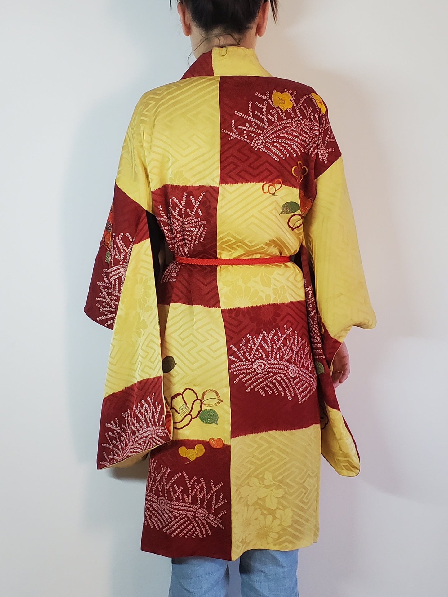 【Rouge et jaune / ichimatsu】 Kimono haori vintage japonais, antique, veste hanten japonaise, robe robe, motif floral japonais, unisexe