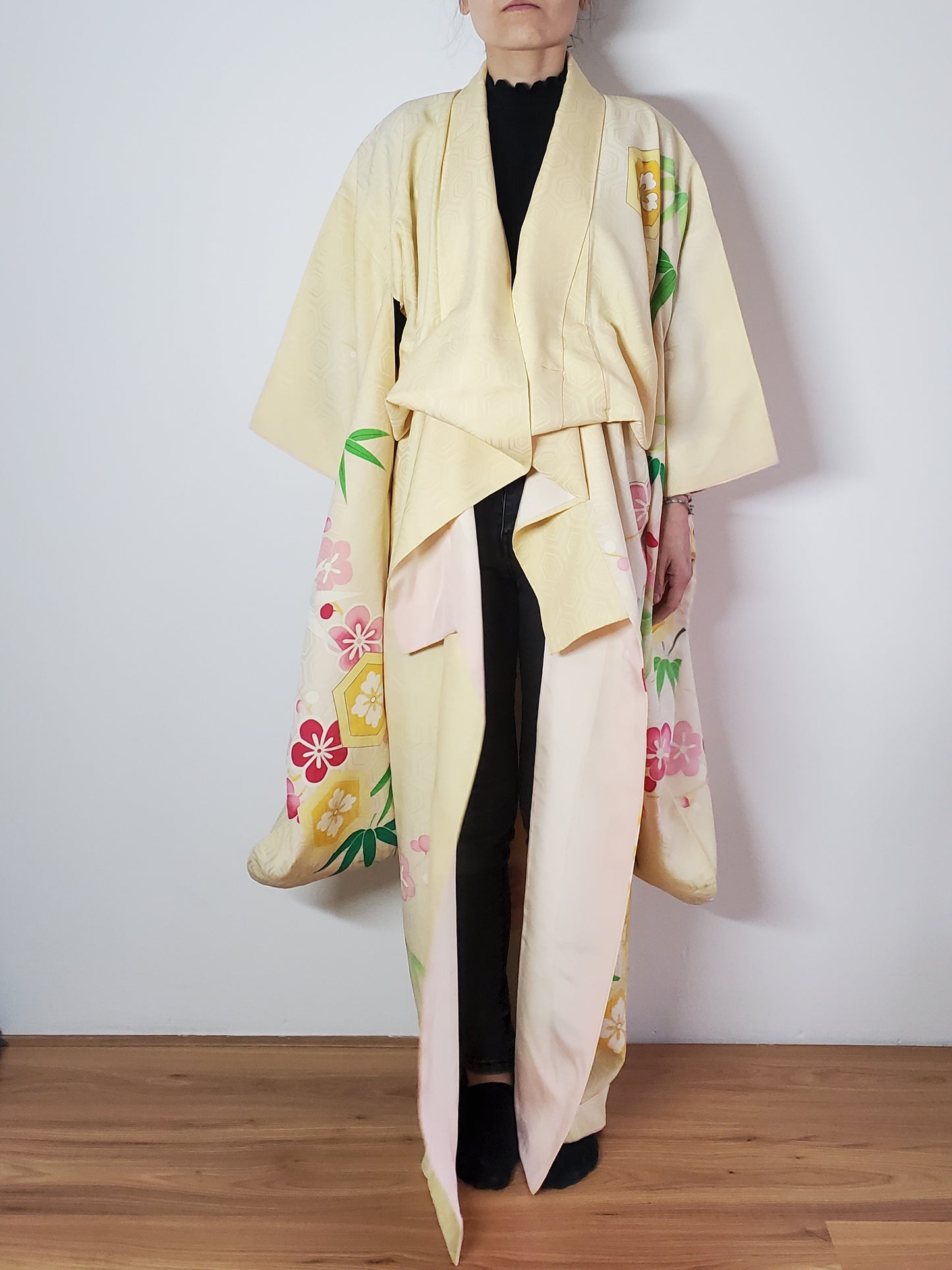 【Cream yellow/Plum blossom/ Original Easy kimono】Japanese Vintage Kimono Furisode, Japanese Hanten Jacket, Robe Dress, Japanese Floral pattern, Unisex