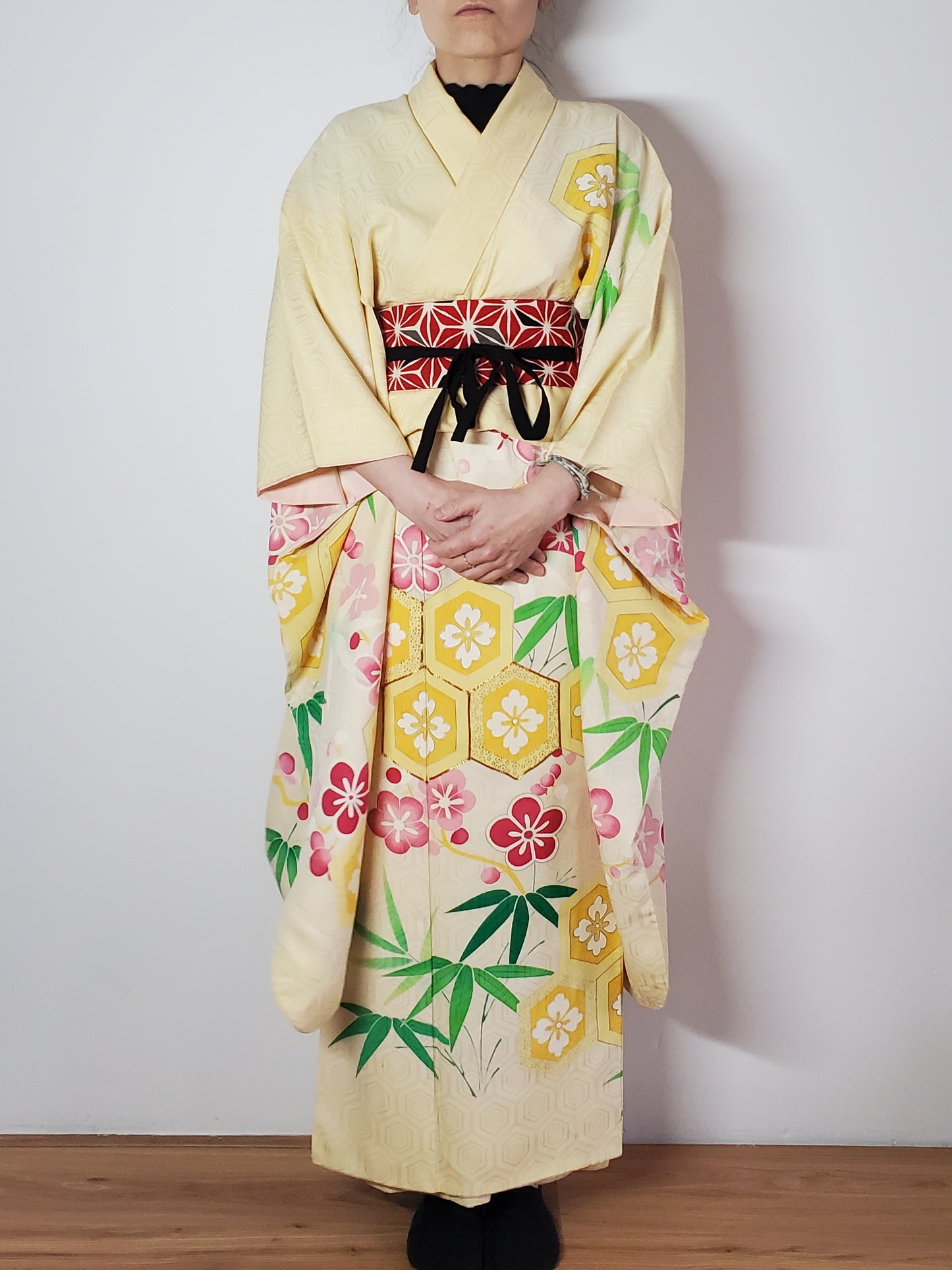 【Cream yellow/Plum blossom/ Original Easy kimono】Japanese Vintage Kimono Furisode, Japanese Hanten Jacket, Robe Dress, Japanese Floral pattern, Unisex