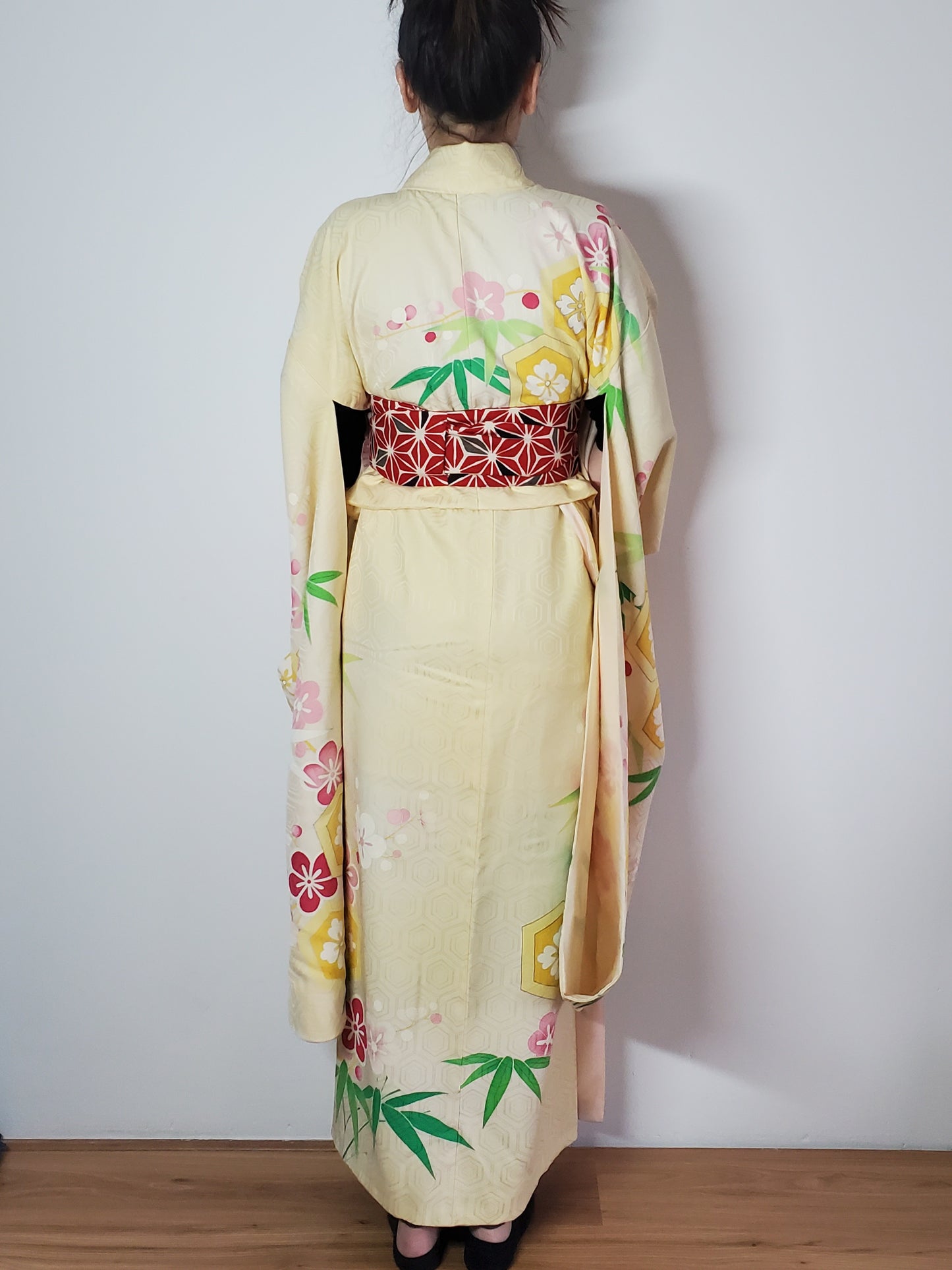 【Cream yellow/Plum blossom/ Original Easy kimono】Japanese Vintage Kimono Furisode, Japanese Hanten Jacket, Robe Dress, Japanese Floral pattern, Unisex