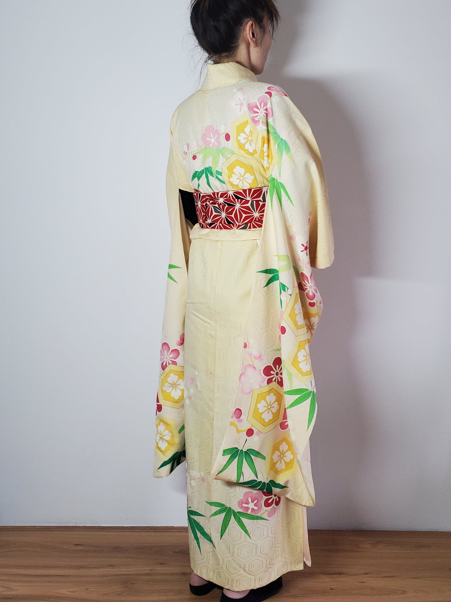 【Cream yellow/Plum blossom/ Original Easy kimono】Japanese Vintage Kimono Furisode, Japanese Hanten Jacket, Robe Dress, Japanese Floral pattern, Unisex