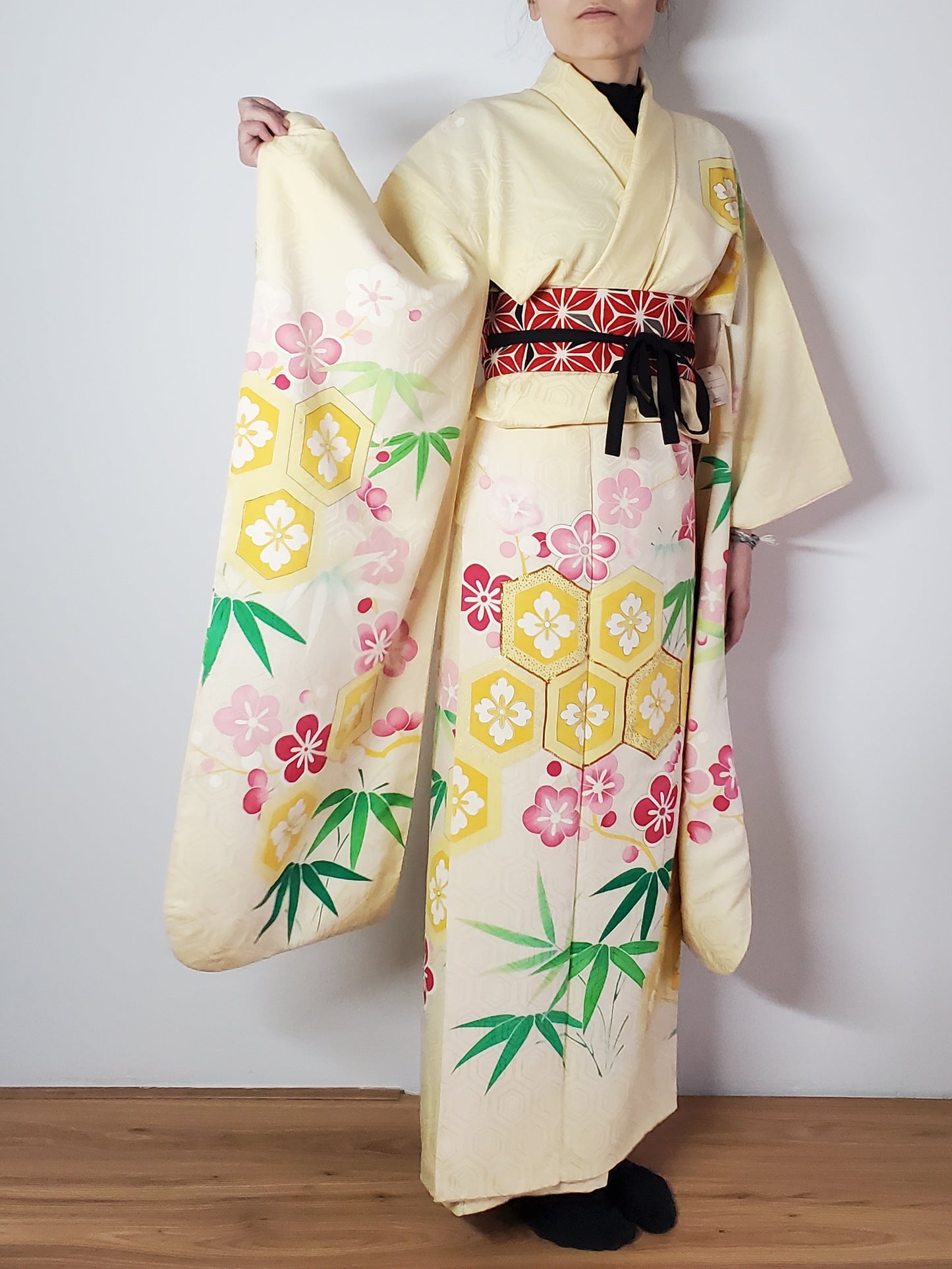 【Cream yellow/Plum blossom/ Original Easy kimono】Japanese Vintage Kimono Furisode, Japanese Hanten Jacket, Robe Dress, Japanese Floral pattern, Unisex