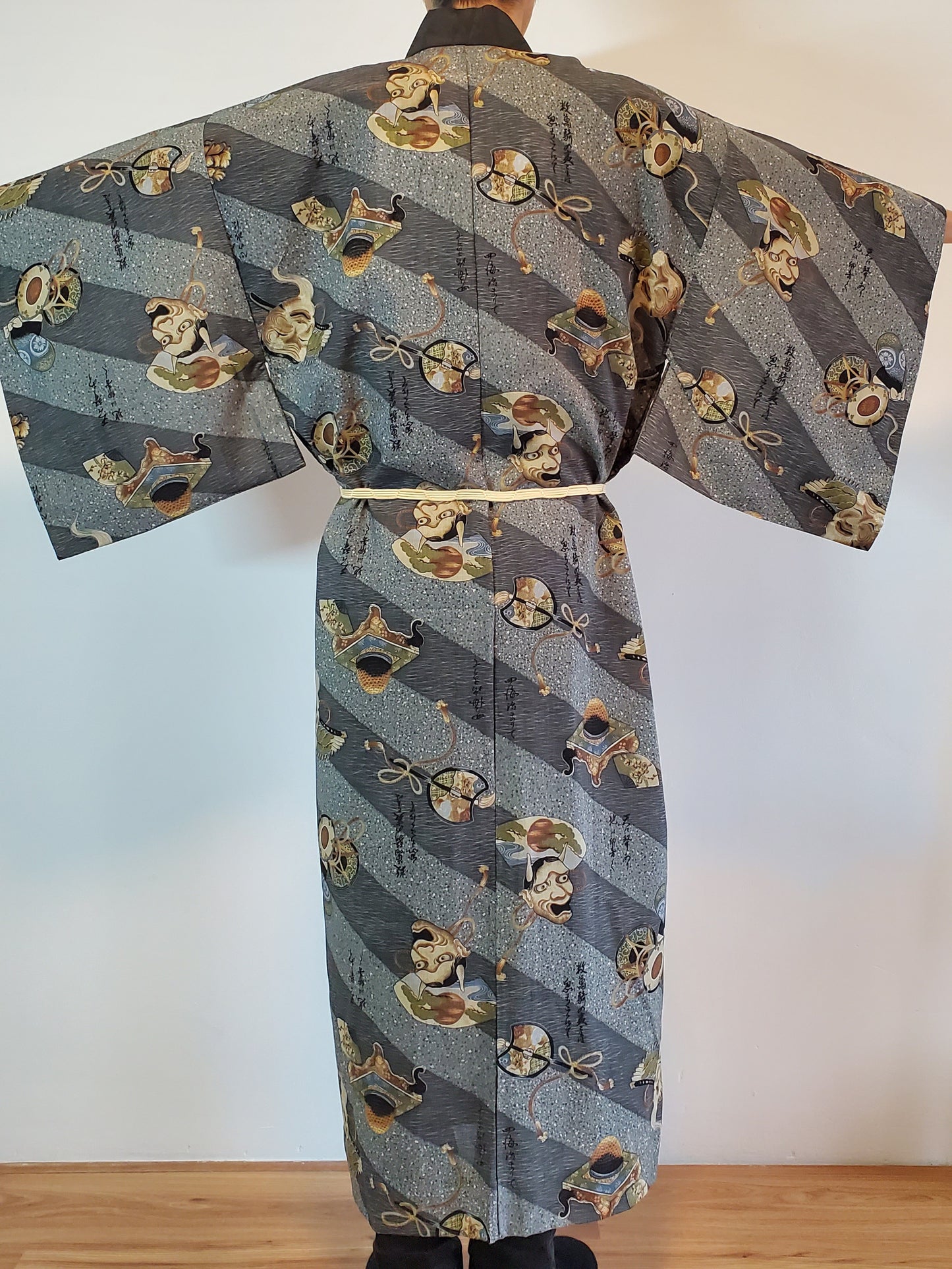 【Gray / Hannya】 Mens Jyuban, vintage japonais kimono haori, veste hanten japonaise, robe robe, motif floral japonais, unisexe