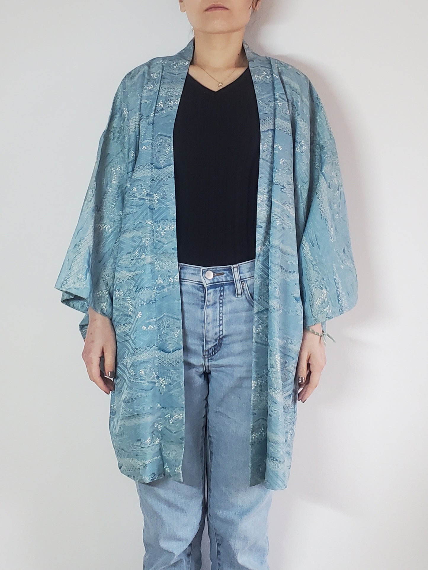 【light blue/Flower】Japanese Vintage Kimono Haori, antique,Japanese Hanten Jacket, Robe Dress, Japanese Floral pattern, Unisex