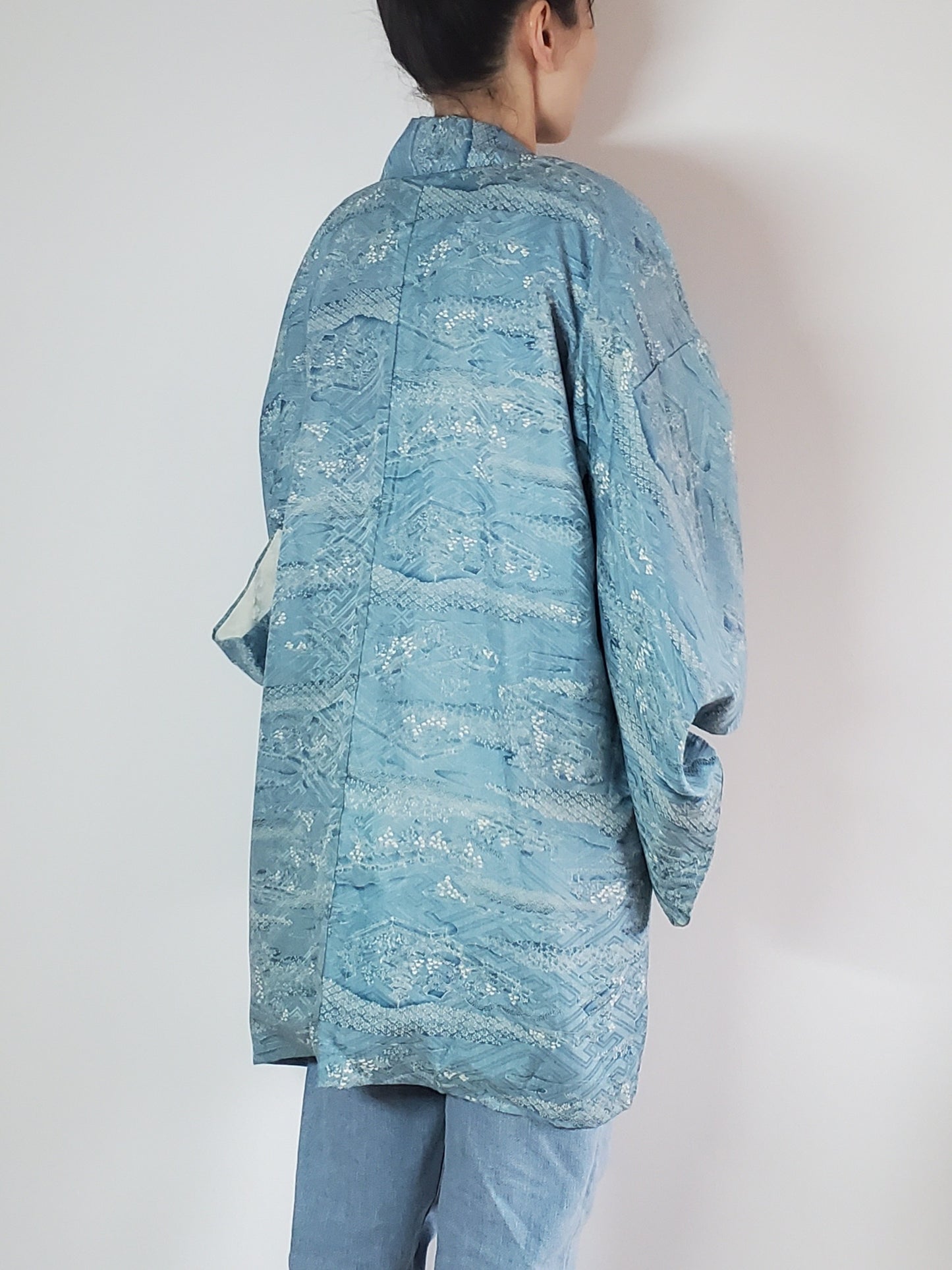 【light blue/Flower】Japanese Vintage Kimono Haori, antique,Japanese Hanten Jacket, Robe Dress, Japanese Floral pattern, Unisex