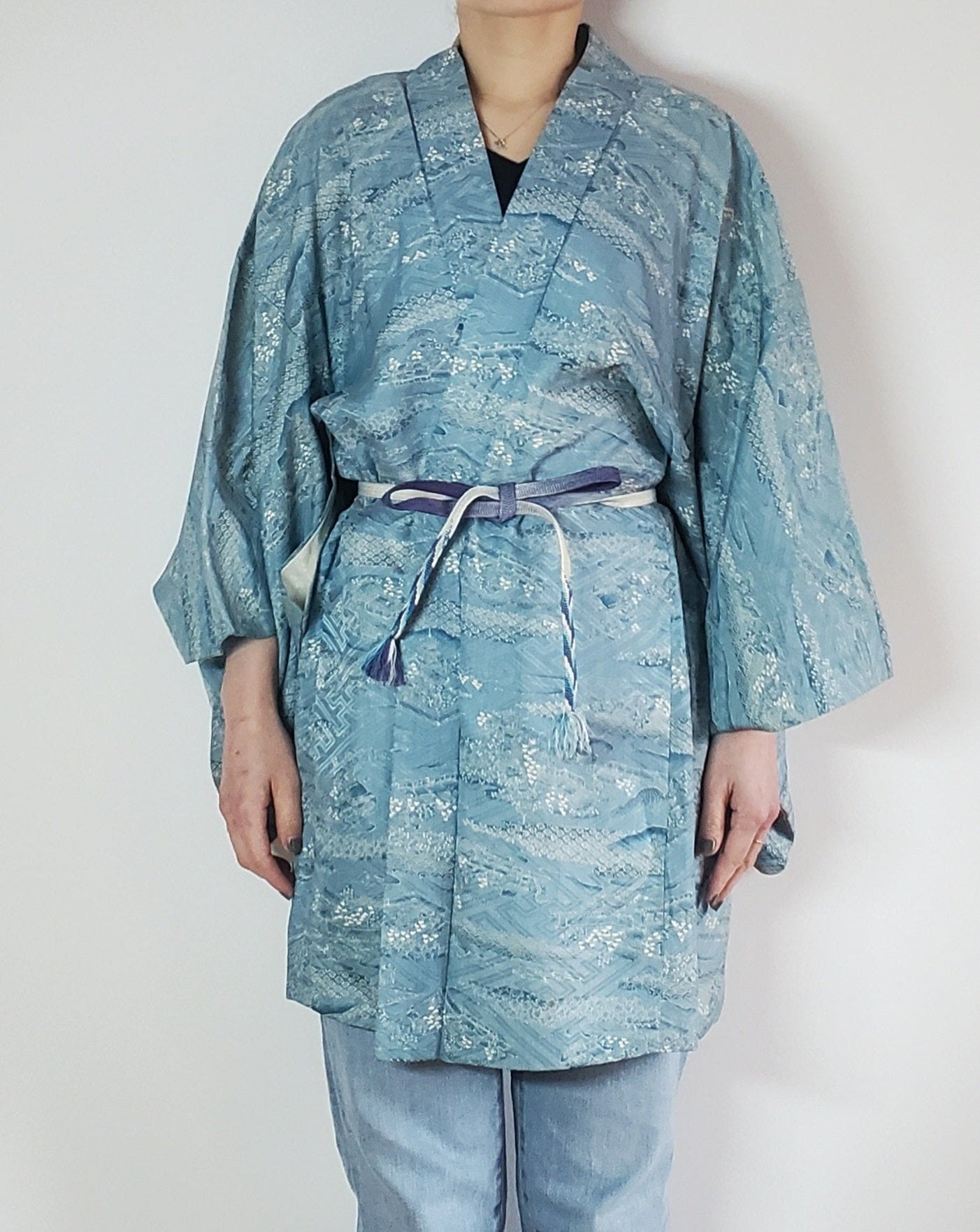 【light blue/Flower】Japanese Vintage Kimono Haori, antique,Japanese Hanten Jacket, Robe Dress, Japanese Floral pattern, Unisex