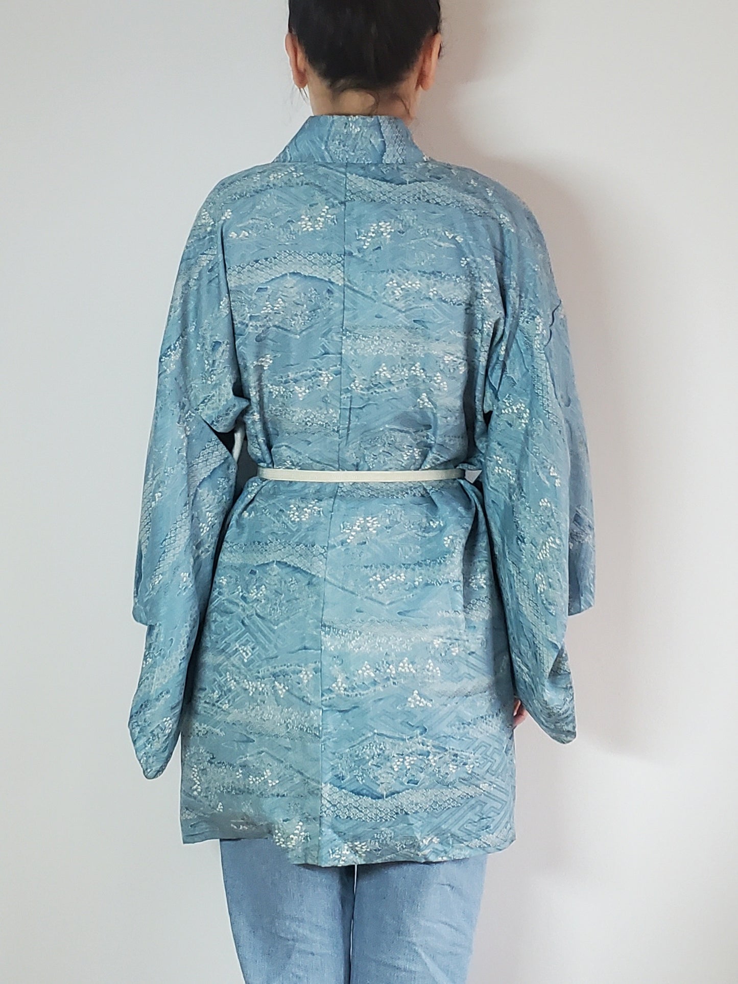 【light blue/Flower】Japanese Vintage Kimono Haori, antique,Japanese Hanten Jacket, Robe Dress, Japanese Floral pattern, Unisex