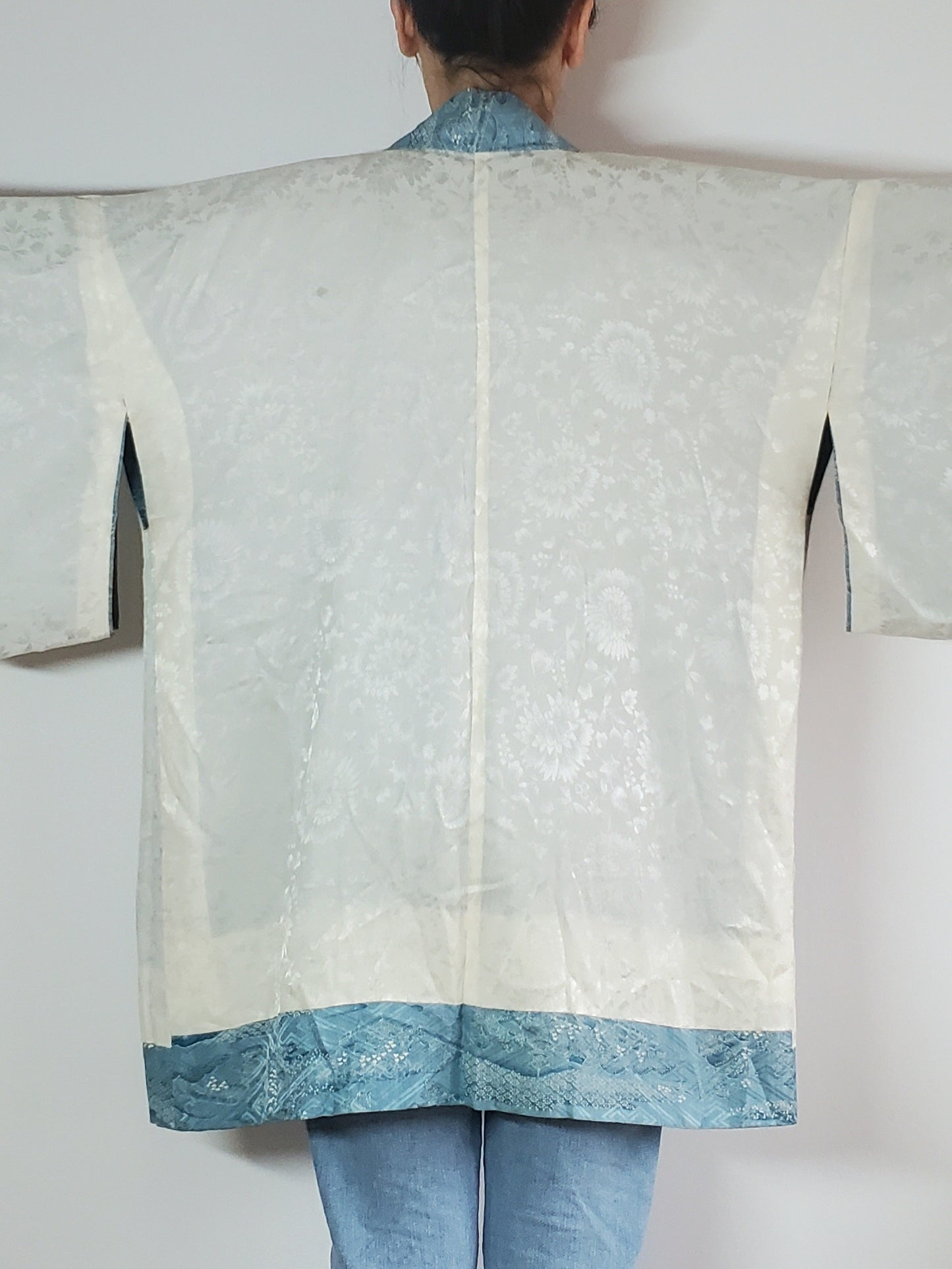 【light blue/Flower】Japanese Vintage Kimono Haori, antique,Japanese Hanten Jacket, Robe Dress, Japanese Floral pattern, Unisex