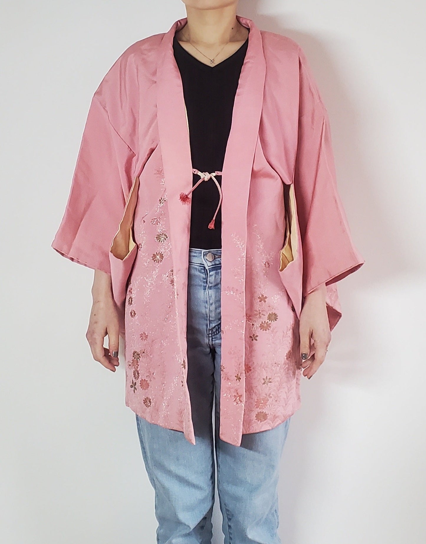 【Pink/Stickerei Blume】 Japanischer Vintage Kimono Haori, Antike, japanische Hantenjacke, Robenkleid, japanisches Blumenmuster, Unisex