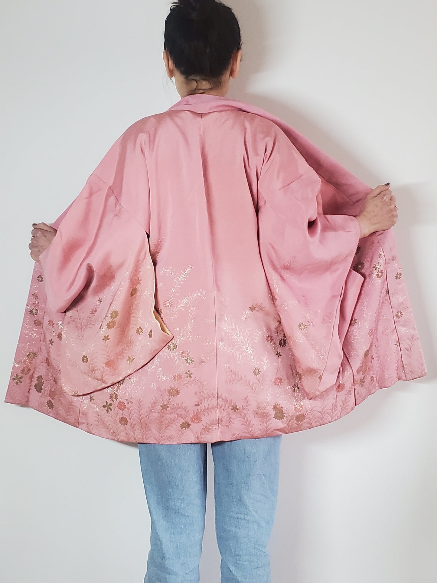 【Pink/Stickerei Blume】 Japanischer Vintage Kimono Haori, Antike, japanische Hantenjacke, Robenkleid, japanisches Blumenmuster, Unisex