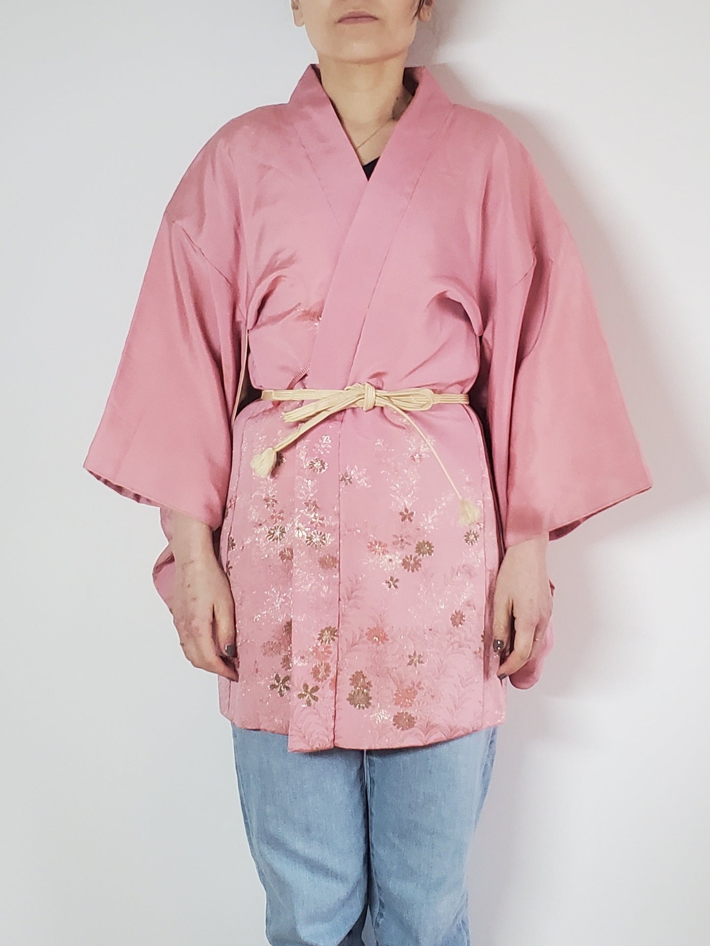 【Pink/Stickerei Blume】 Japanischer Vintage Kimono Haori, Antike, japanische Hantenjacke, Robenkleid, japanisches Blumenmuster, Unisex