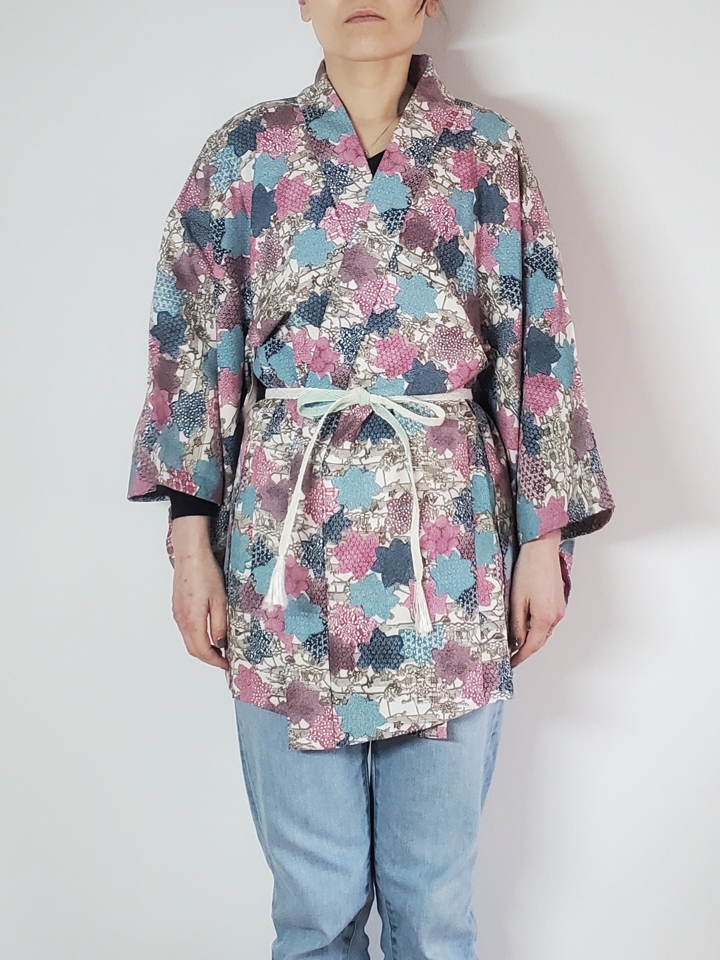 【Blanc / Momiji】 Japonais vintage kimono haori, antique, veste hanten japonaise, robe robe, motif floral japonais, unisexe