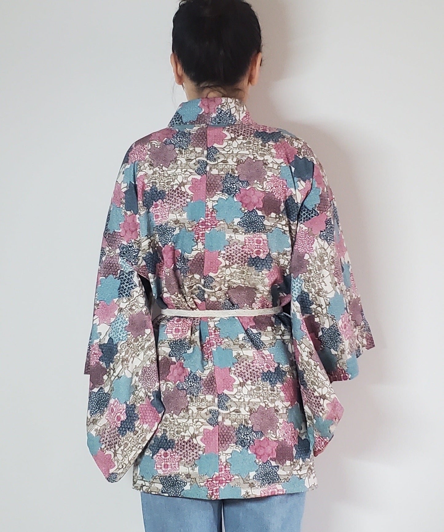 【Blanc / Momiji】 Japonais vintage kimono haori, antique, veste hanten japonaise, robe robe, motif floral japonais, unisexe