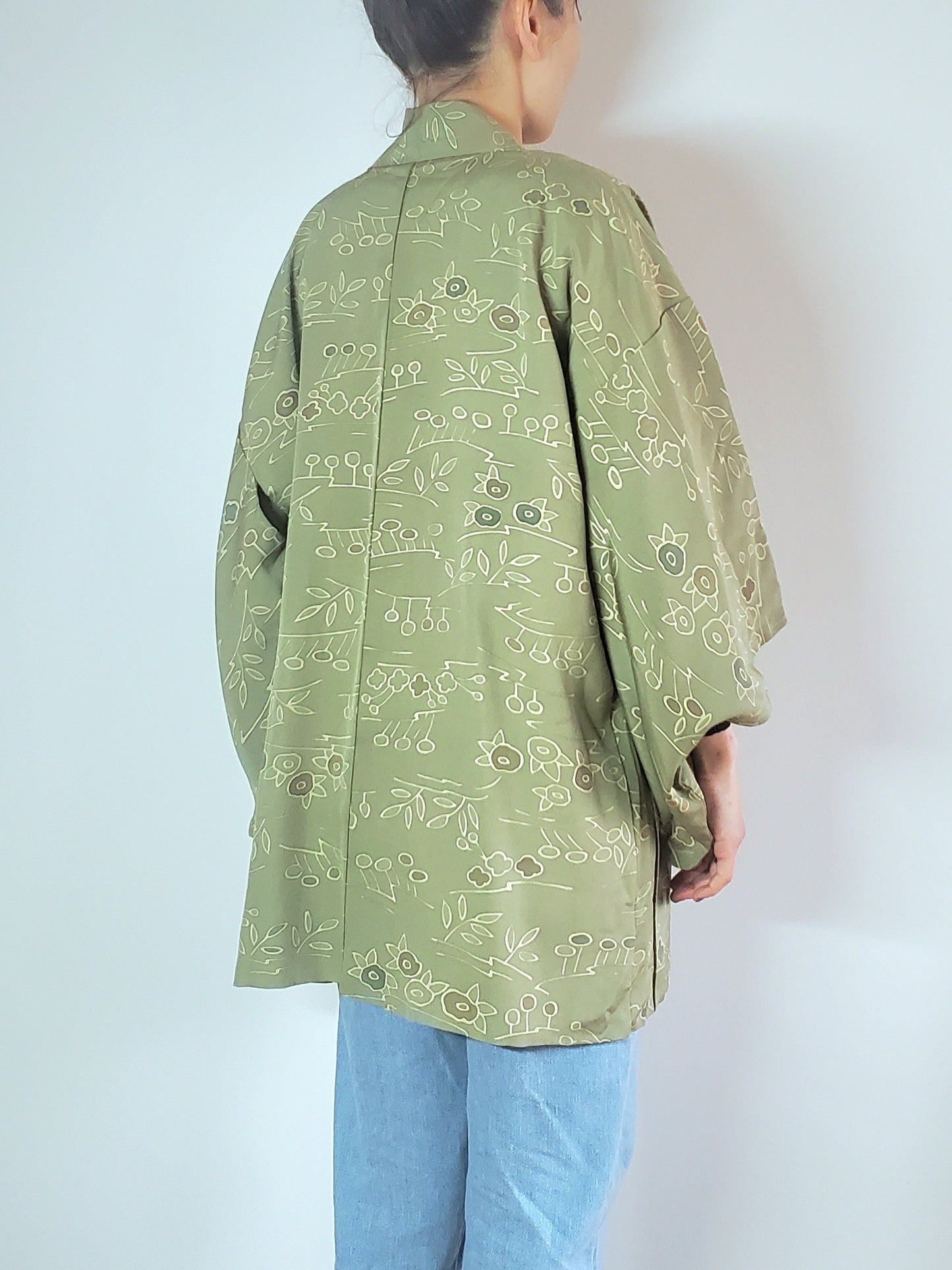 【subdued pea green/Flower】Japanese Vintage Kimono Haori, antique,Japanese Hanten Jacket, Robe Dress, Japanese Floral pattern, Unisex