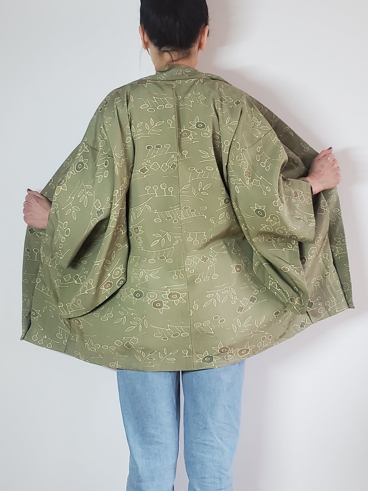 【Green / fleur de pois modéré】 Japonais vintage kimono haori, antique, veste hanten japonaise, robe robe, motif floral japonais, unisexe