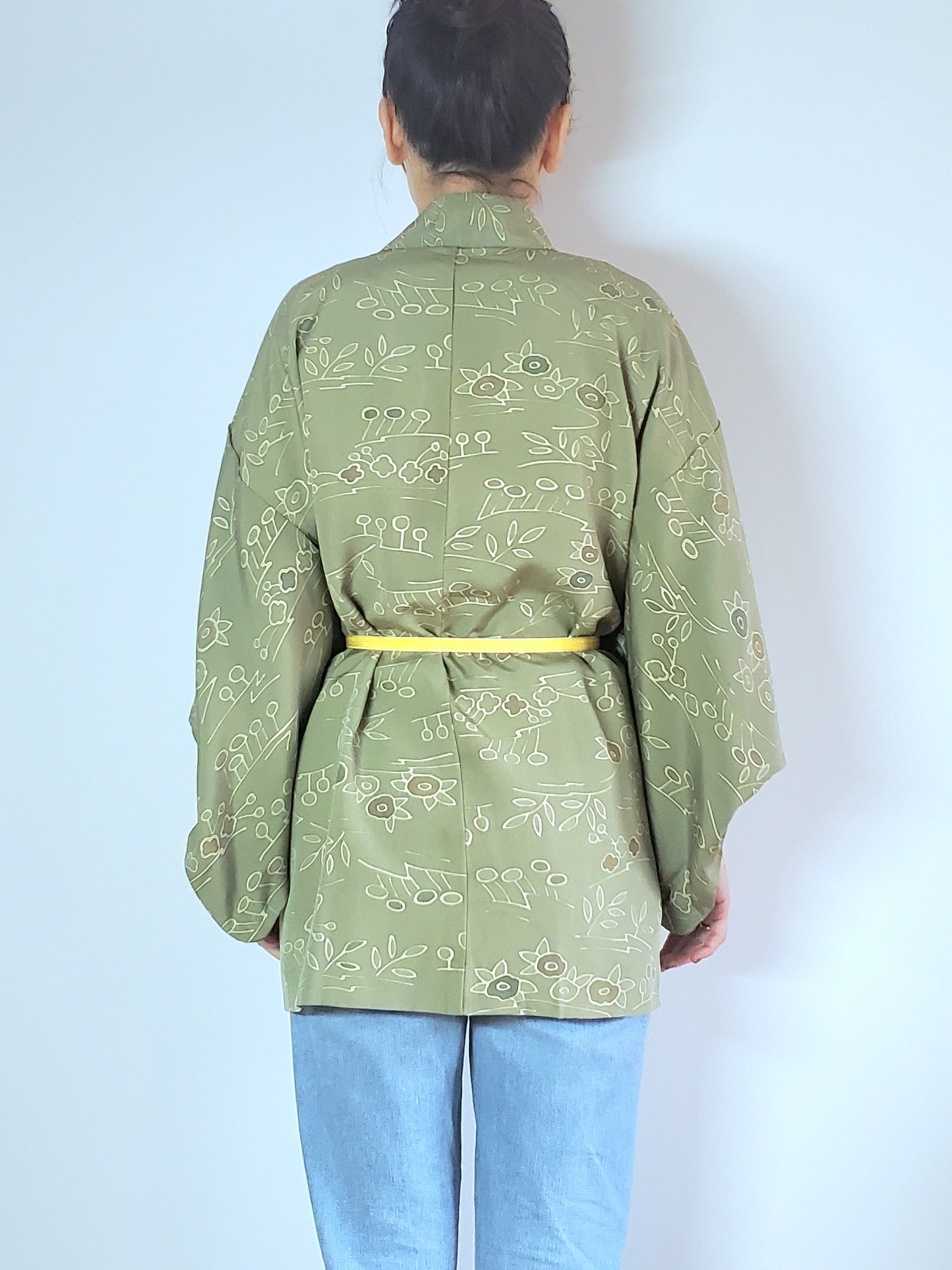 【subdued pea green/Flower】Japanese Vintage Kimono Haori, antique,Japanese Hanten Jacket, Robe Dress, Japanese Floral pattern, Unisex