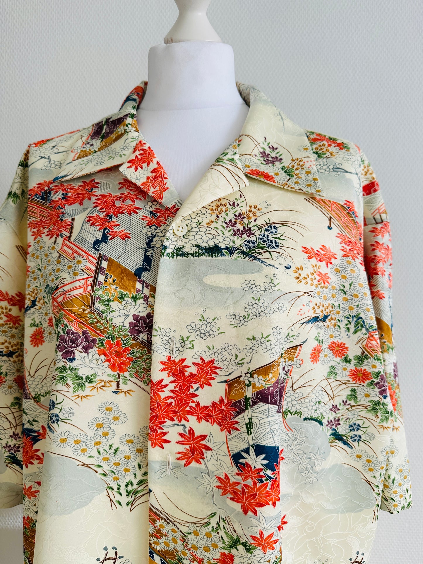 【Crème blanche, Momiji】 chemise / taille hawaïenne: 3L ＜ Nouveau ・ Silk ＞ pour les hommes, pour les femmes, le kimono japonais, les vêtements unisexais japonais, l'unisexe, les cadeaux japonais, l'article original